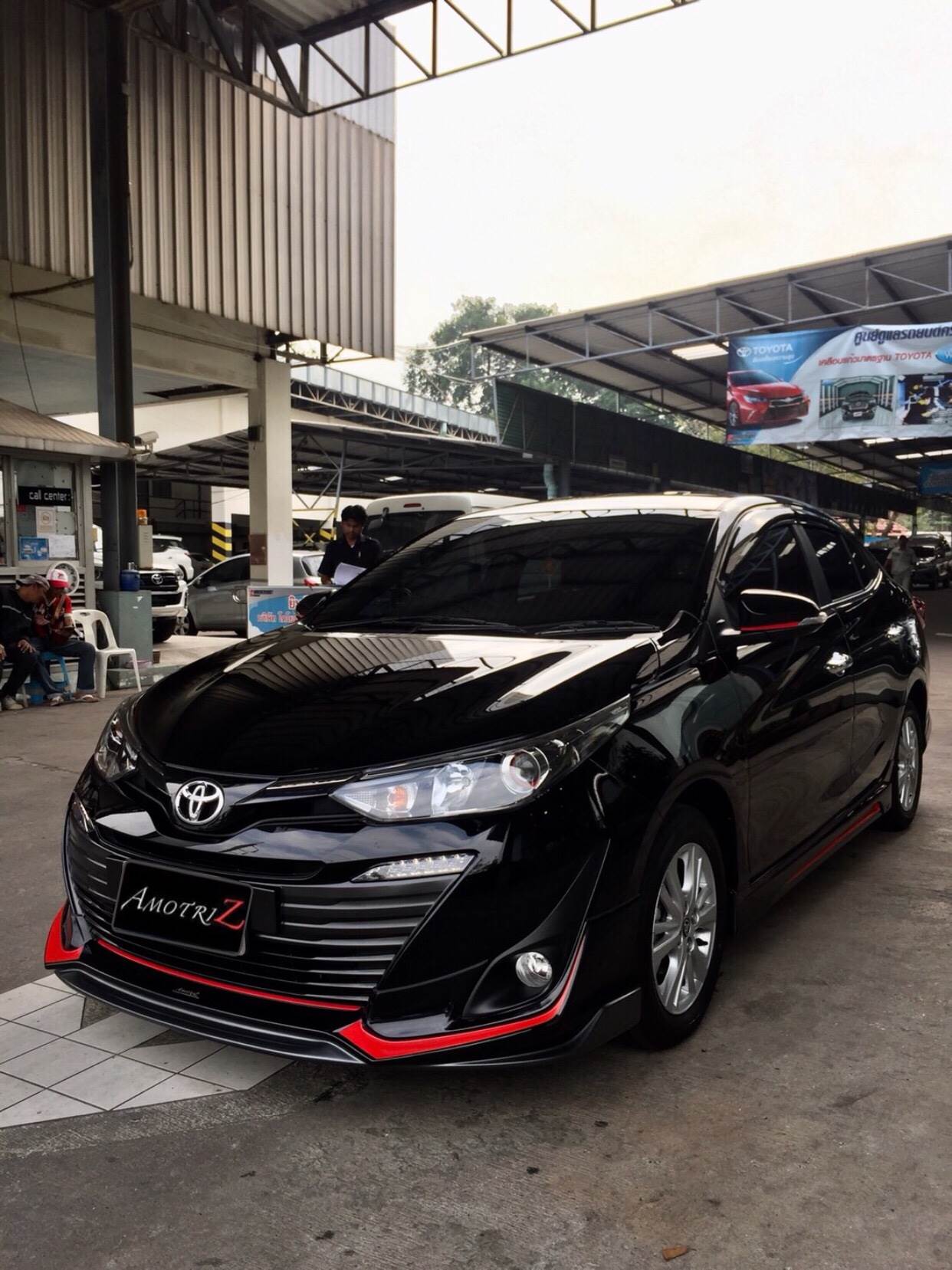 Toyota Yaris ATIV hatchback and sedan bodykits by Amotriz