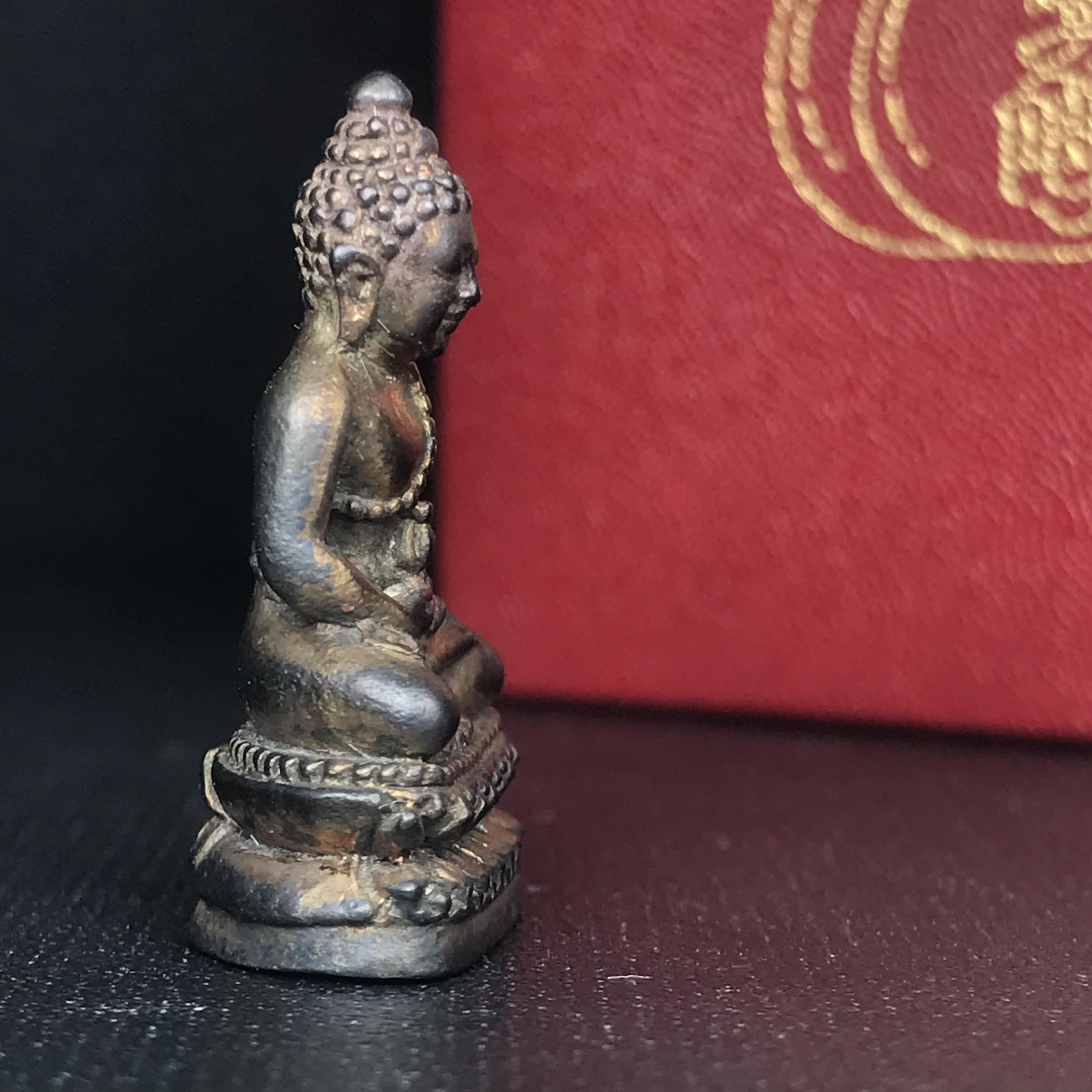 พระกริ่งโภคทรัพย์ วัดบวรนิเวศ ปี2535 เนื้อนวโลหะ(สมเด็จพระญาณสังวร พระสังฆราชสกลมหาสังฆปรินายกเสด็จเททอง)(พระนามมหามงคลพระราชทานให้ อุดมด้วยทรัพย์อันเป็นมงคล อุดมด้วยโชคลาภ และโภคทรัพย์ ดั่งมีถุงเงินถุงทองเก็บโชคลาภสมปรารถนา)(1ใน2500องค์)