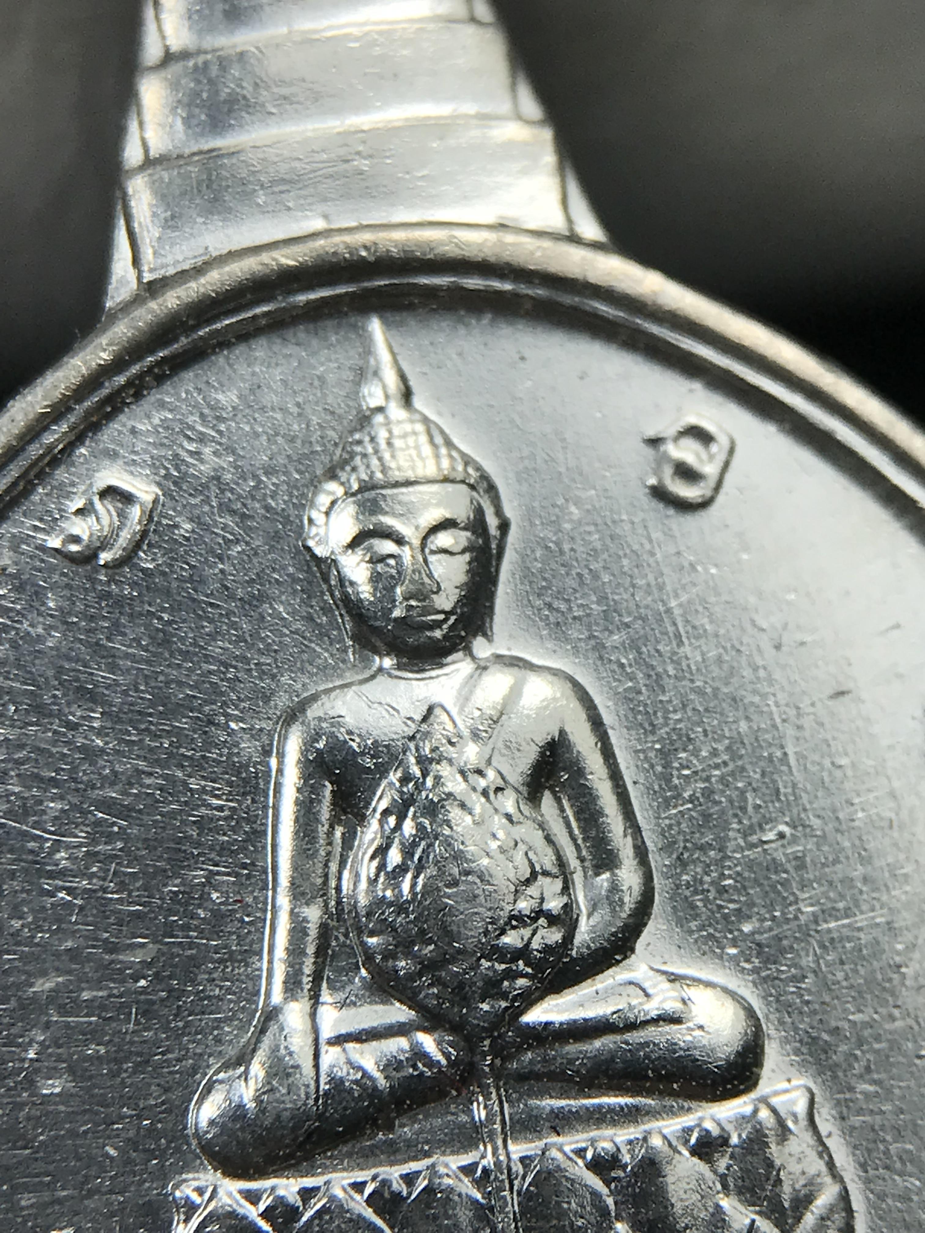 เหรียญพระชัยหลังช้าง หลัง สก. ปี 2535 เนื้อเงินหายาก สภาพสวยเดิมพร้อมกล่องบรรจุเดิมครบสมบูรณ์(พิธีใหญ่ รุ่นยอดมนิยม)