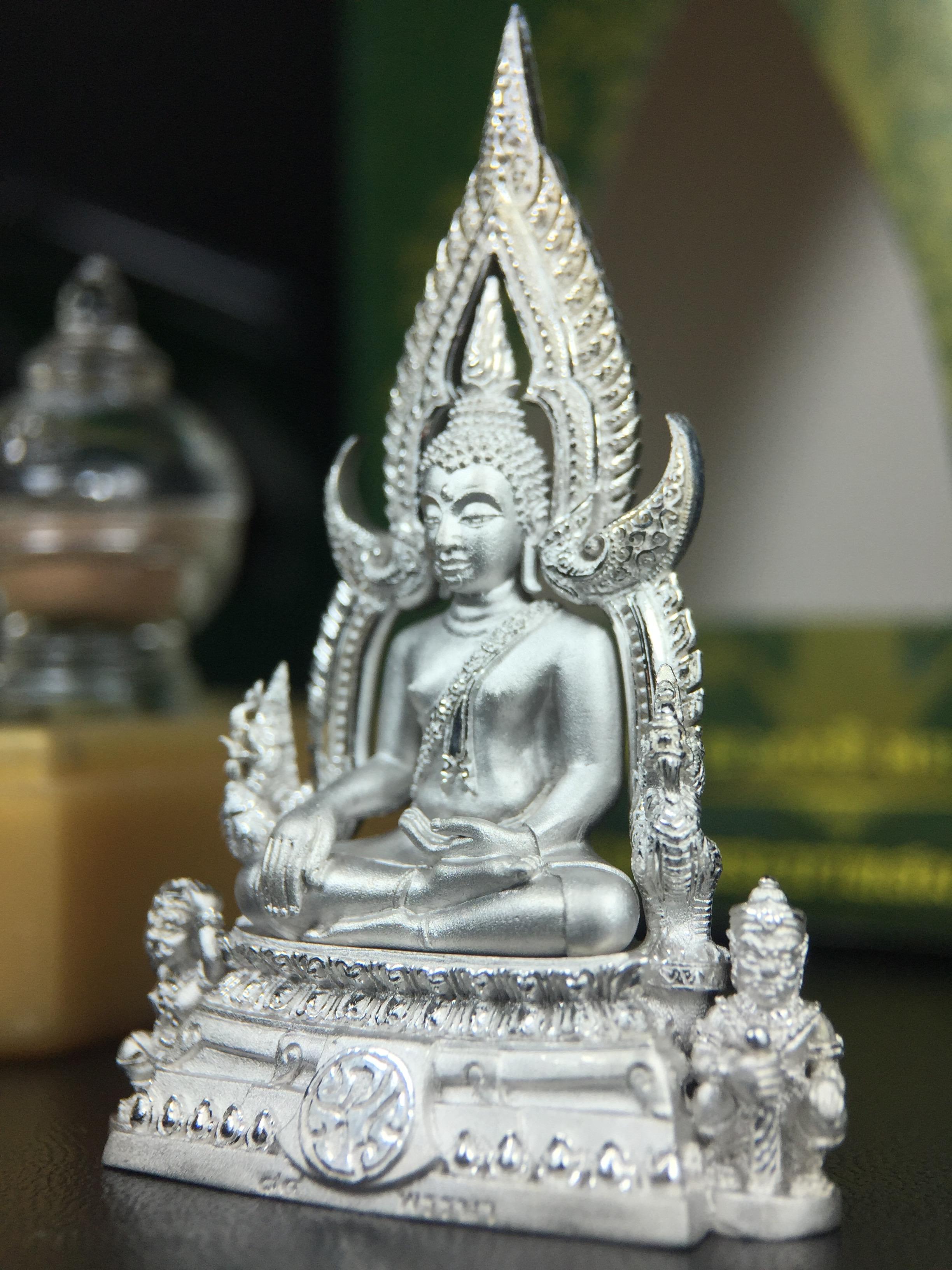 พระพุทธชินราช(จำลอง) ภปร. 84 พรรษา เนื้อเงินชุบทองคำขาว พิมพ์ใหญ่ขนาดหน้าตัก 3/4 นิ้ว(พระราชทานมวลสาร จิตรลดาและเส้นพระเจ้า(เส้นผม))รัชกาลที่9)พุทธศิลป์ทรงคุณค่าอีกหนึ่งรุ่นยอดนิยม(1ใน 3000 องค์)