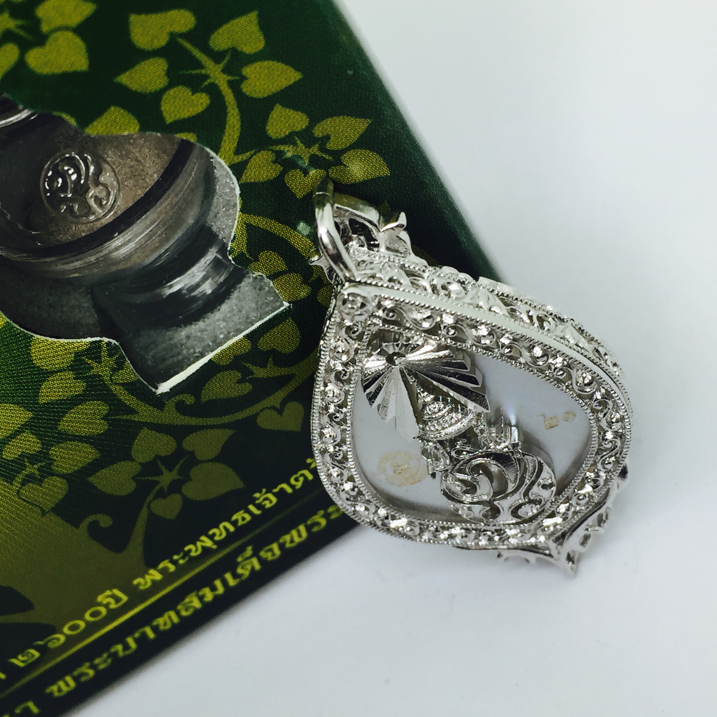 เหรียญพระพุทธชินราช(จำลอง) ภ.ป.ร. ทรงยดน้ำ เนื้อเงินชุบทองคำขาว