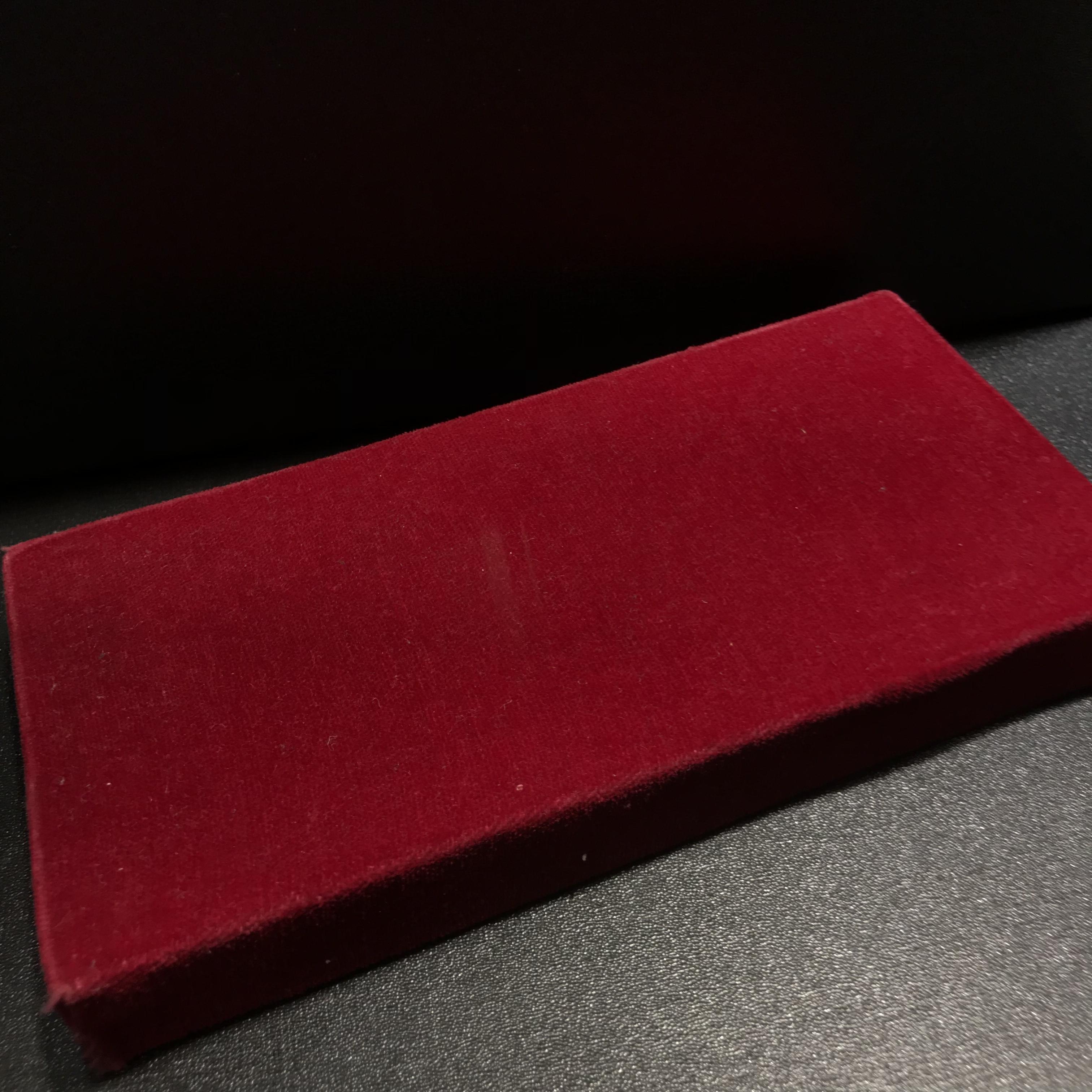 เหรียญที่ระลึกเฉลิมพระเกียรติ์ ฉลองสิริราชสมบัติ ครบ 50ปี รัชกาลที่9 ตรากาญจนาภิเษก สวนสยามทะเลกรุงเทพ จัดสร้าง ปี2539(ครบชุดพร้อมกล่องบรรจุเดิม)