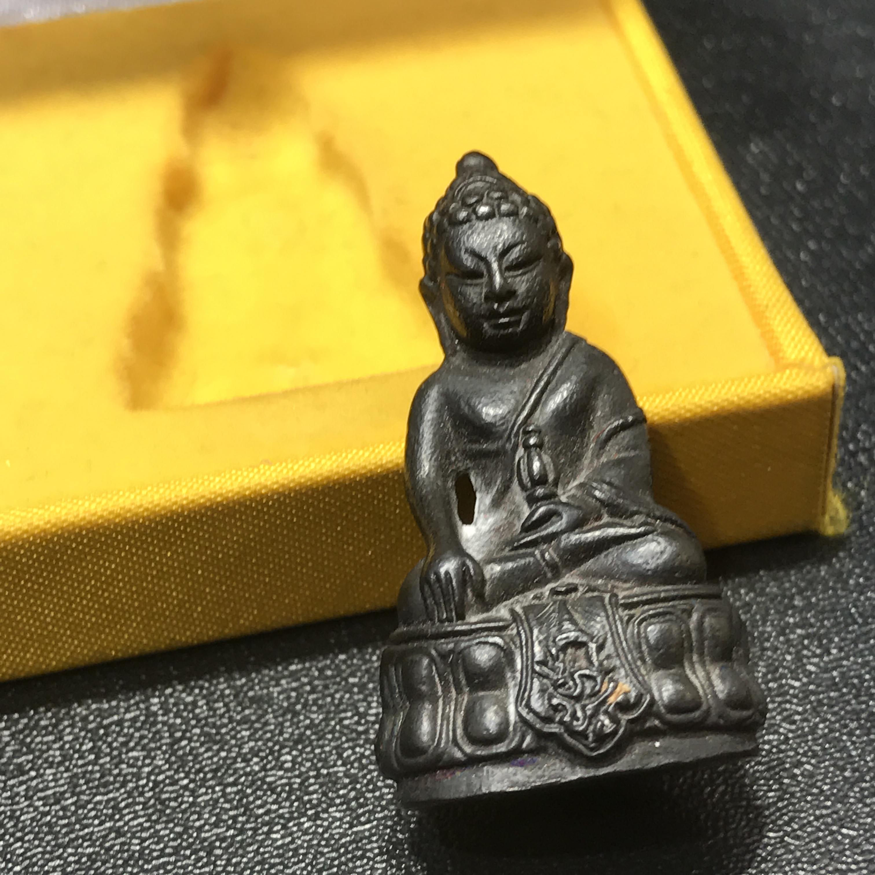 พระกริ่ง ภปร รุ่นสร้างหอพระมหาวิทยาลัยธรรมศาสตร์ ปี2542 เนื้อนวโลหะ มหาพิธี 3วาระอันยิ่งใหญ่(1ใน5000องค์)