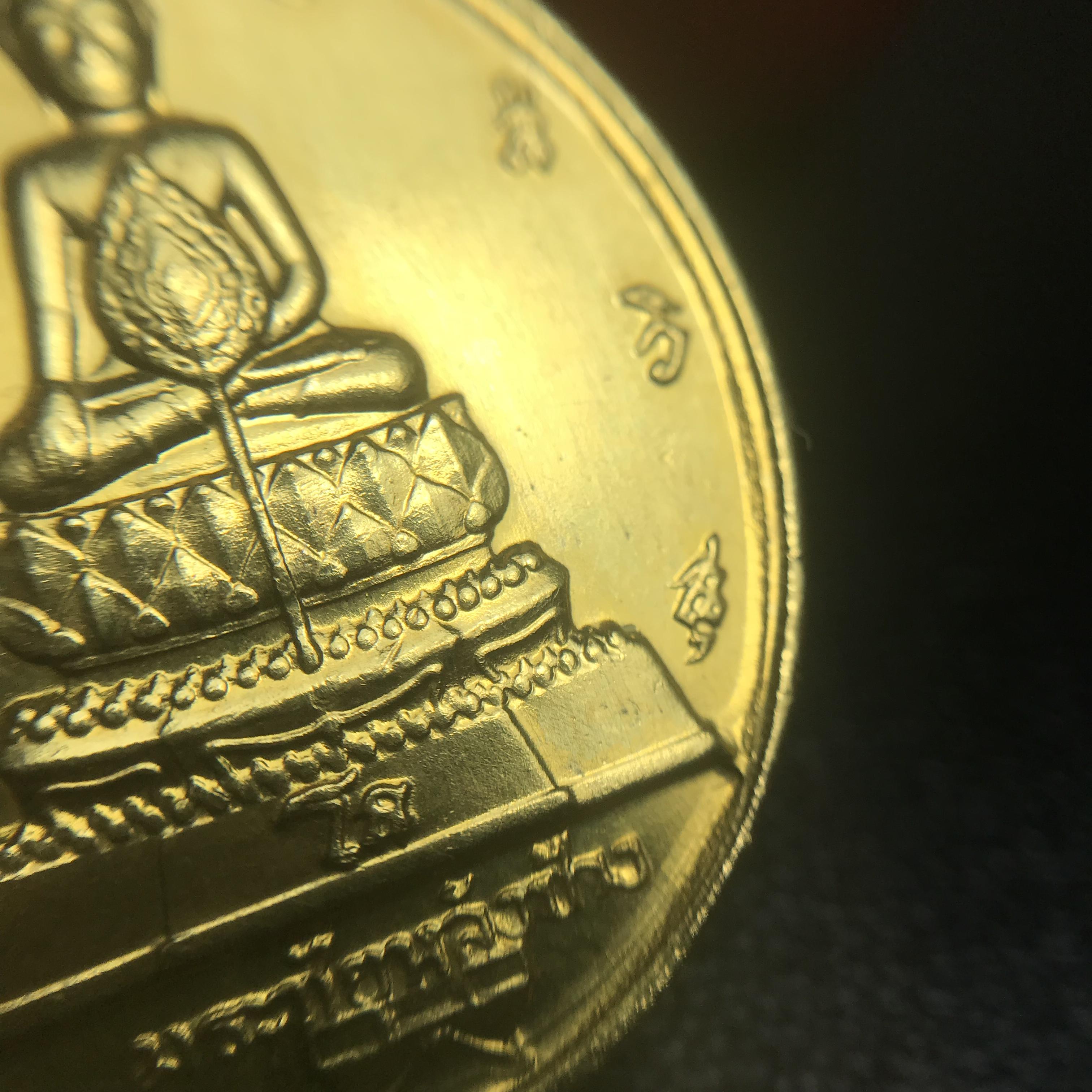 เหรียญพระชัยหลังช้าง ภปร. ปี2530 เนื้อทองคำ พิมพ์ใหญ่ 15กรัม(หนักหนึ่งบาท) พิธีใหญ่ นิยม สภาพสวย กล่องบรรจุเดิมครบ หายากมาก