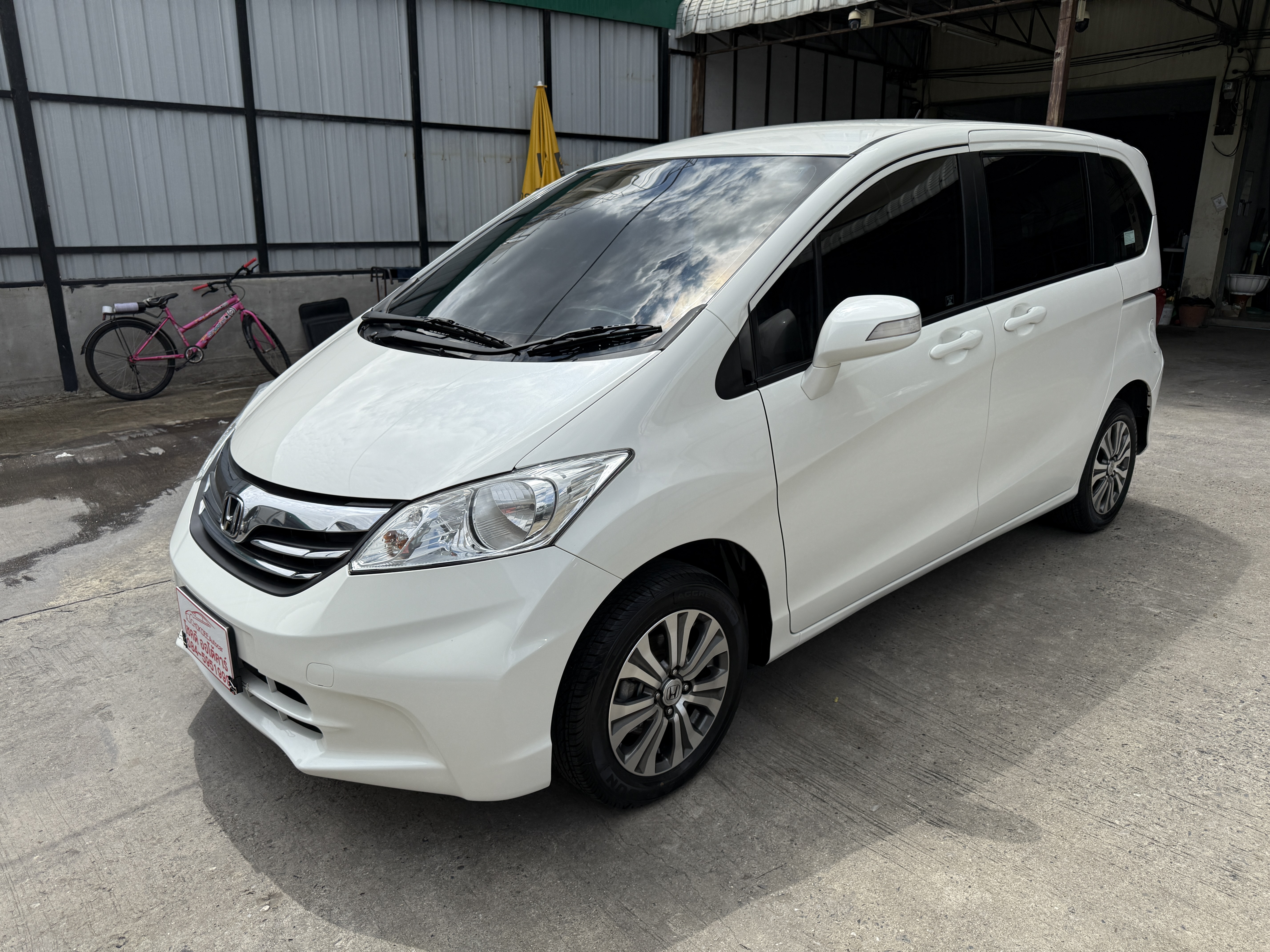 Honda Freed 1.5 E แอร์หลัง At 2015 ขาวมุก