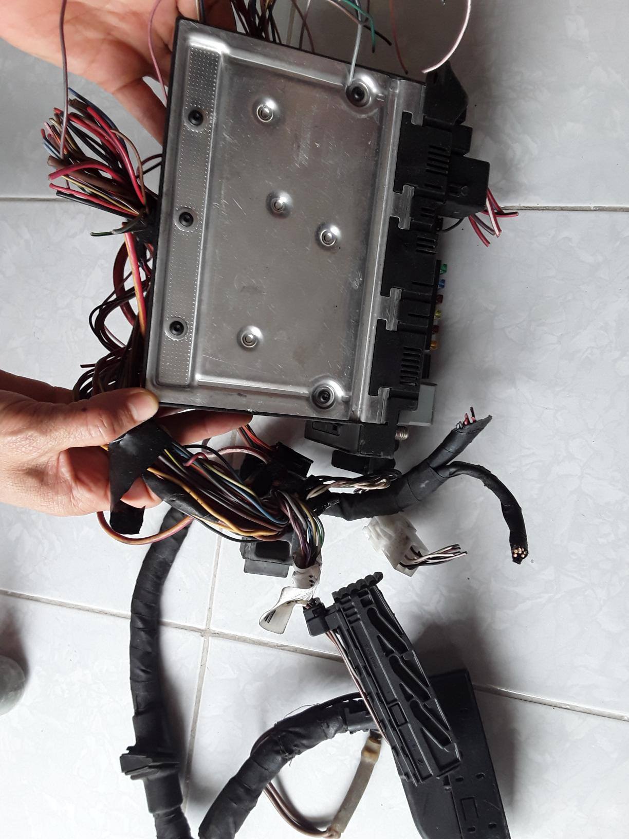 กล่องแซมหน้าBENZ W211 E350