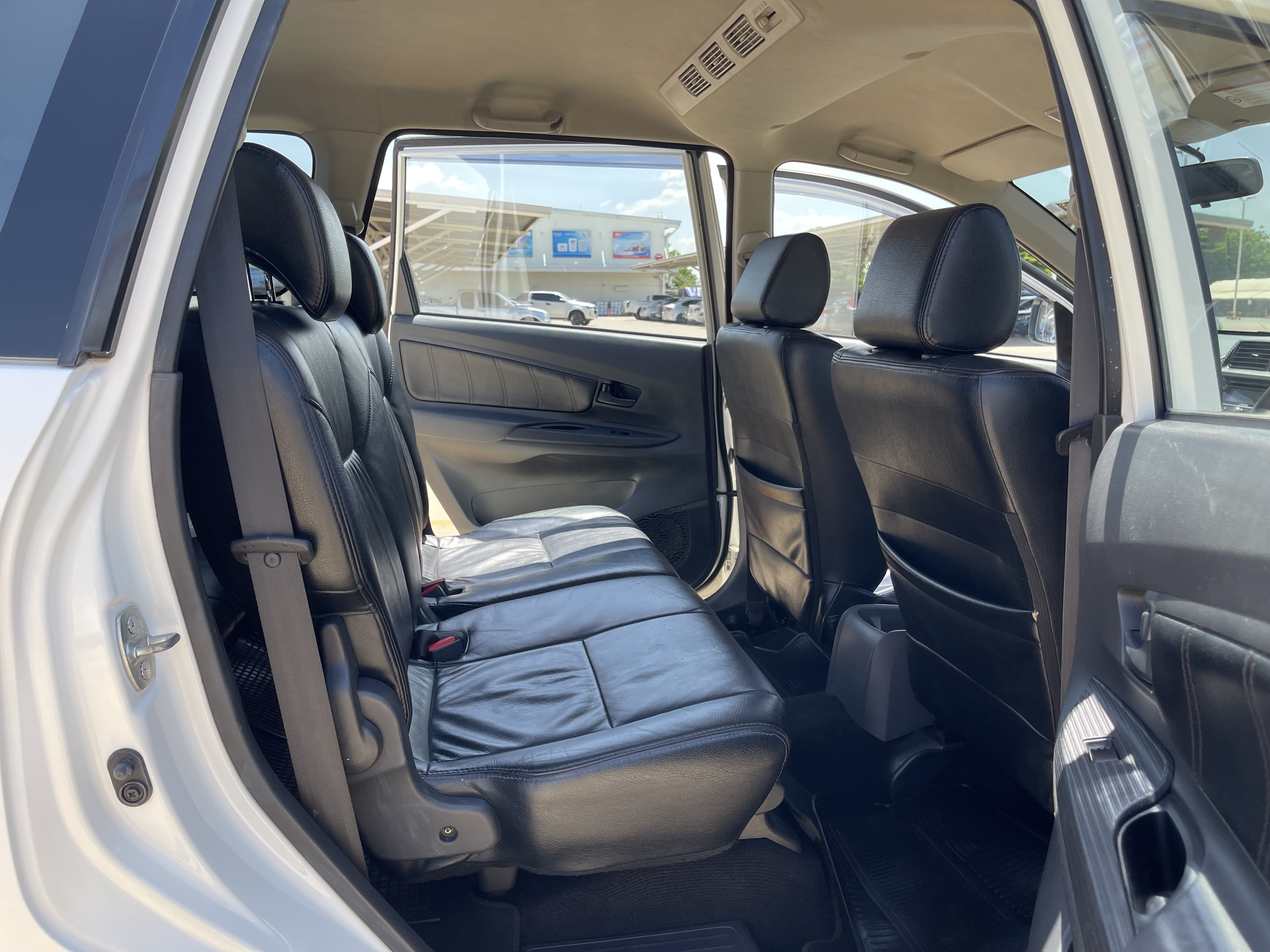 Toyota Avanza 1.5 G At 2015 ขาว