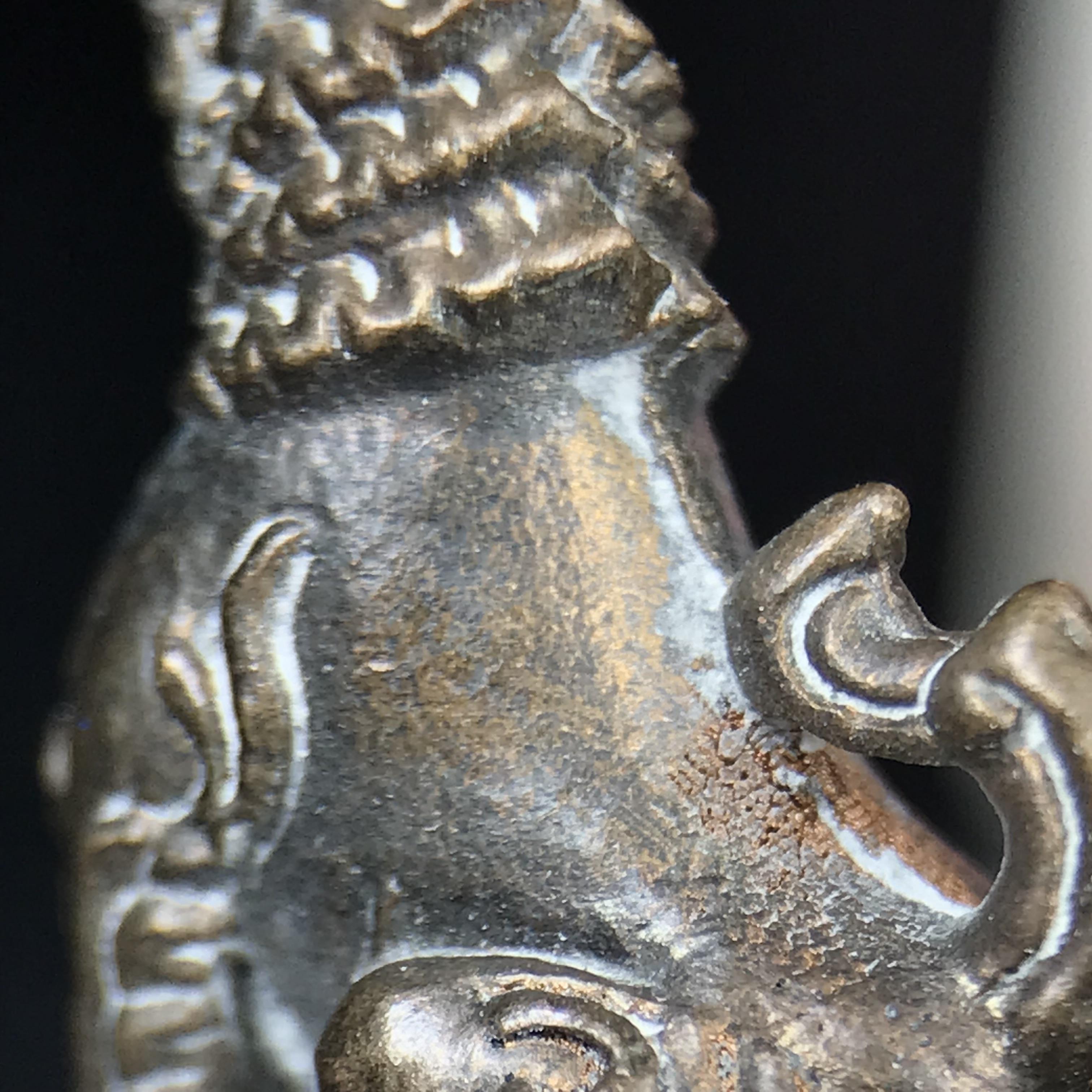 สิงห์เจ้าพ่อดำ วัดบุพพาราม จ.เชียงใหม่ ปี 2518 เนื้อนวโลหะ(ตอก 2 โค๊ต)หายาก(สภาพผิวเดิมสวยเดิมกล่องครบ) สิงห์รุ่นนี้มีพิธีดีมีเกจิอาจารย์ที่ร่วมปลุกเสกมากมาย****เครื่องราง ที่พระบาทสมเด็จพระเจ้าอยุ่รัชกาลที่ ๙ ทรงเสด็จฯประกอบพิธีด้วยพระองค์เอง