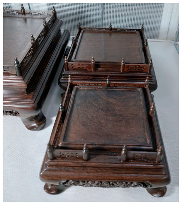 กี๋ ตั่งหรือฐานไม้ขนาดเล็ก ฐานสี่เหลี่ยมมีซุ้มรั้ว-B512-