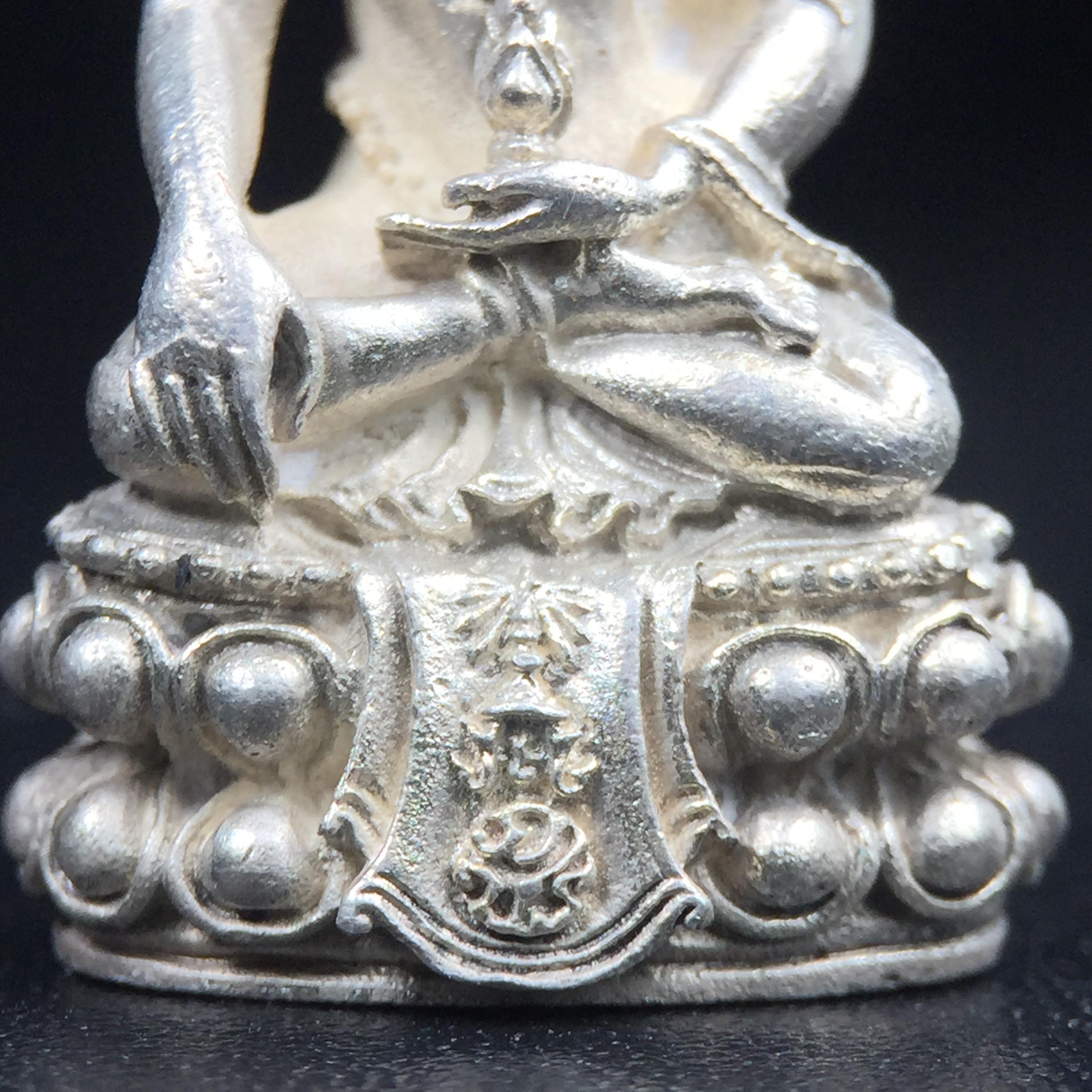 พระกริ่งศิรากาศ ภปร.(พระกริ่งคุ้มเกล้า)วัตถุมงคล"คุ้มเกล้าฯ" มูลนิธิ “คุ้มเกล้า” ในพระบรมราชูปถัมภ์ จัดสร้าง โรงพยาบาลภูมิพล เนื้อเงิน(พิมพ์หน้าไทย)(สภาพผิวสวย)(รัชกาลที่9เสด็จเททอง)(พิธีใหญ่)(นิยม)