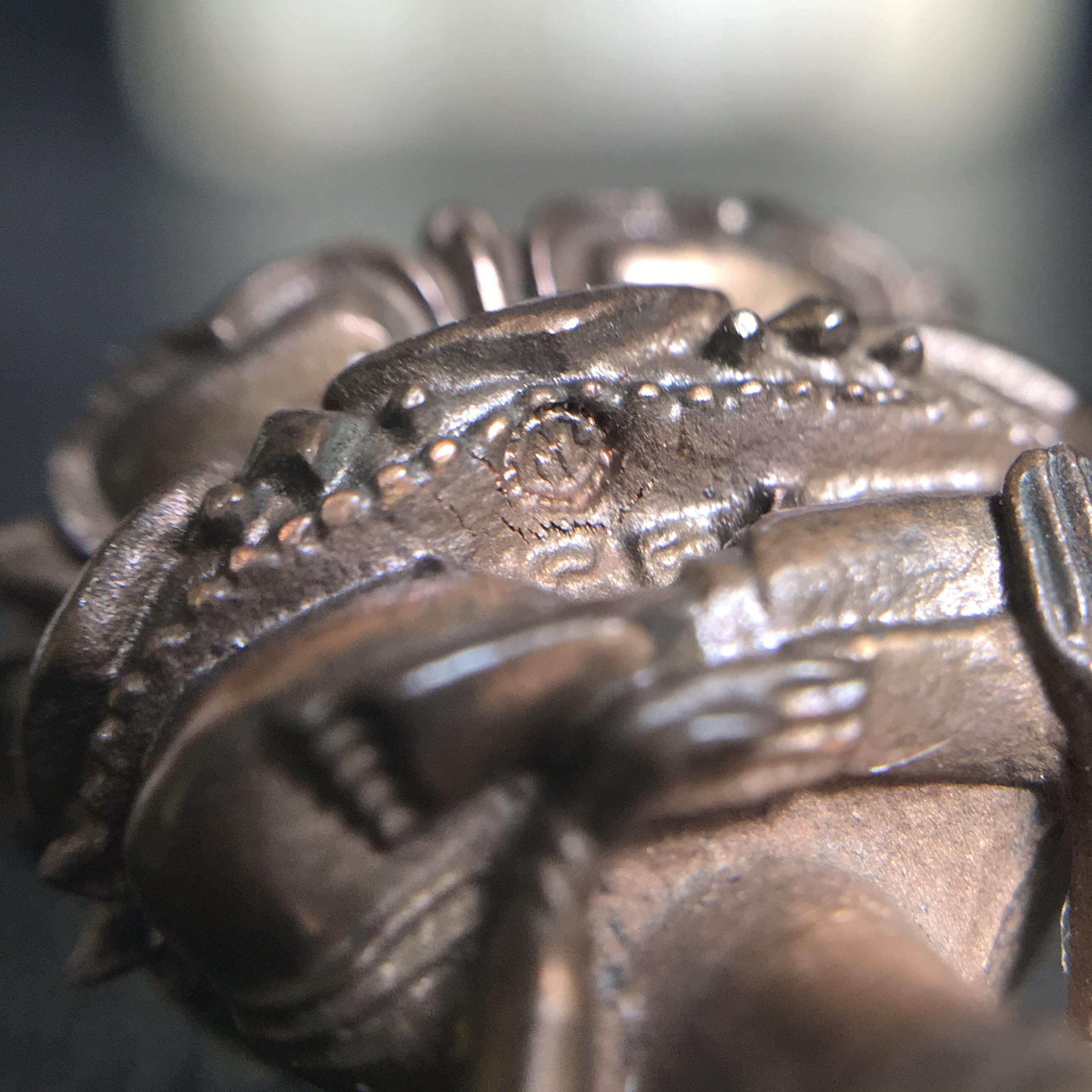 พระกริ่งไพรีพินาศ(รุ่นแรก สมเด็จพระญาณสังวร) วัดเพชรวราราม รุ่นเขาค้อ เนื้อนวโลหะ ตอกโค้ต ปี2520 จ.เพชรบูรณ์(คัดสภาพสวยครบกล่องบรรจุเดิม)(1ใน2309 องค์)