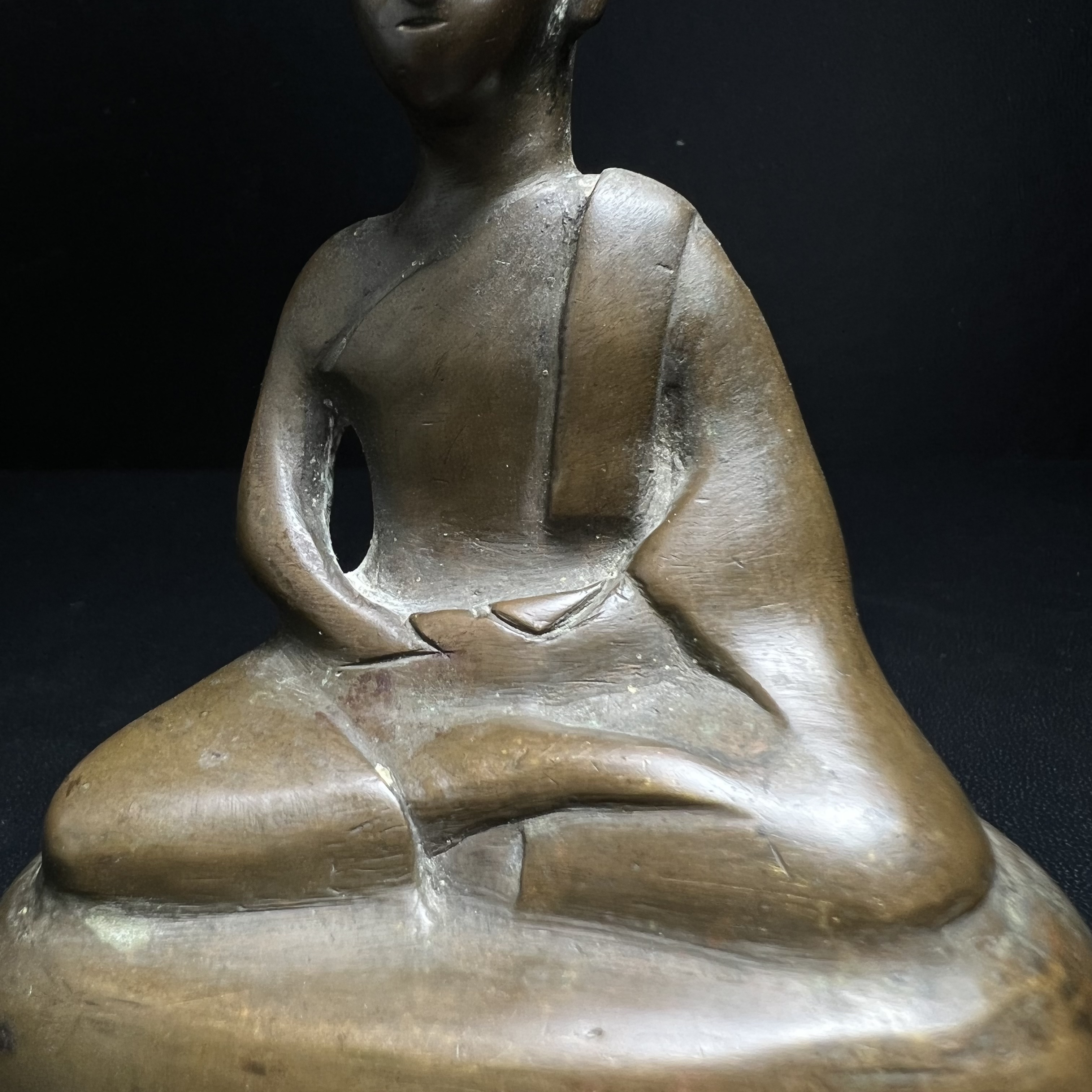 พระพุทธรูปฝีพระหัตถ์สมเด็จย่า ขนาดบูชาหน้าตัก 2 นิ้ว จัดสร้างขึ้นเนื่องในวาระครบ 6 รอบ เมื่อวันที่21 ตุลาคม พ.ศ.2515 (ในหลวงรัชกาลที่ 9 เสด็จพระราชดำเนินทรงเททอง)พิธีปลุกเสกยิ่งใหญ่ เกจิ 108 รูป ร่วมปลุกเสก หายากพบเจอน้อยมาก