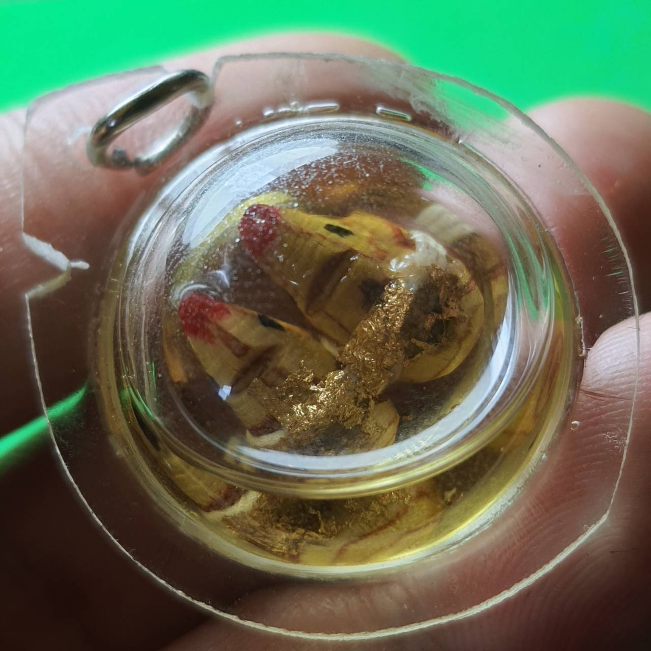 ของเสน่ห์ สาริกาลิ้นทองแกะจากไม้ขนุน ผูกด้วยด้ายขาว แปะแผ่นทอง แช่น้ำมันมนต์ สาริกาเสน่ห์ สาริกาไม้ สาริกาลิ้นทอง