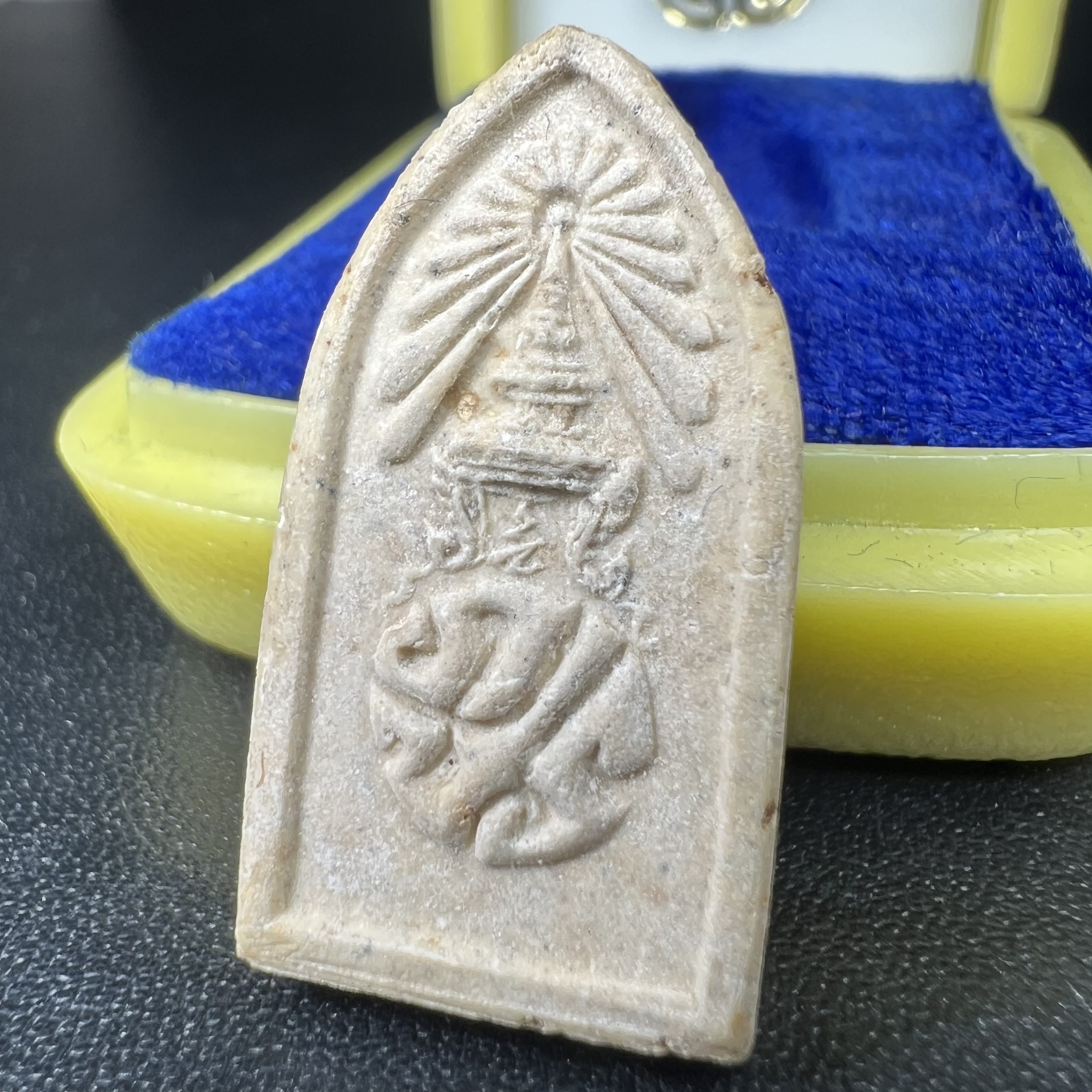 สมเด็จศิริราชร้อยปี หลัง ภปร. ปี 2531 ที่ระลึกครบ 100ปี โรงพยาบาลศิริราช ในหลวงรัชกาลที่9พระราชทานผงจิตรลดา(พระดี พิธีใหญ่ ปีลึก เจตนาบริสุทธิ์ สุดยอดมวลสาร)พร้อมกล่องพิเศษกรรมการ