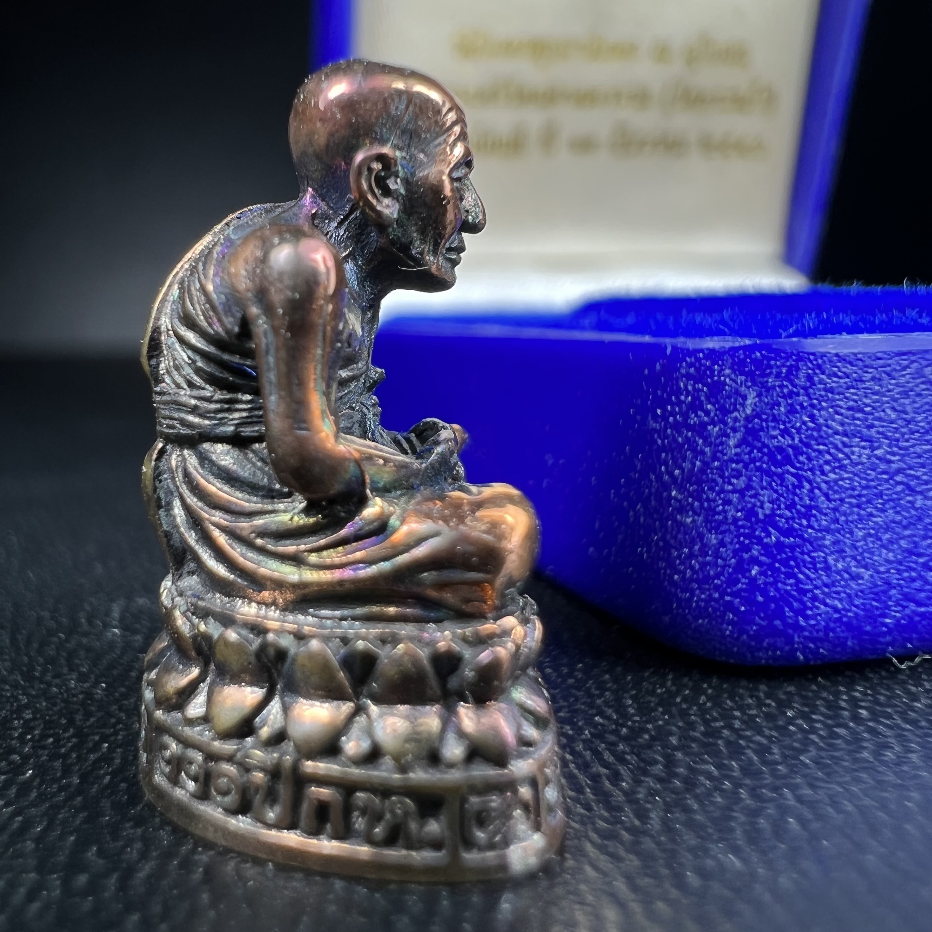 รูปเหมือนหล่อลอยองค์หลวงปู่ทวด รุ่น 111ปี กระทรวงกลาโหม เนื้อนวโลหะรมดำ-ปัดเงา ปี2540 พิธีใหญ่ สภาพสวย เข้มขลัง นิยม พร้อมกล่องบรรจุเดิม