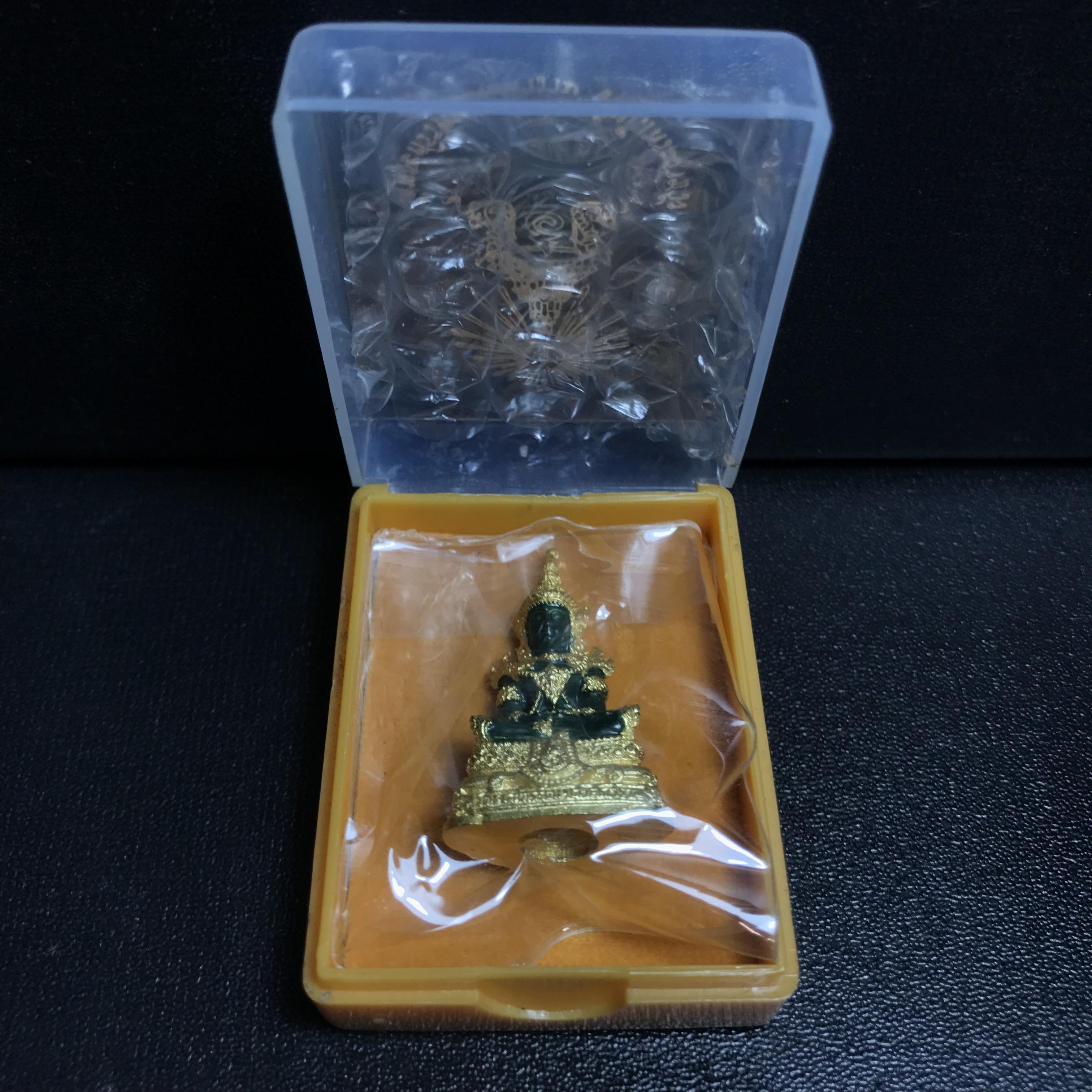 พระพุทธมหามณีรัตนปฏิมากร(พระแก้วมรกต) วัดพระศรีรัตนศาสดาราม สำนักพระราชวัง จัดสร้าง ฤดูร้อน(บรรจุมวลสารใต้ฐาน)