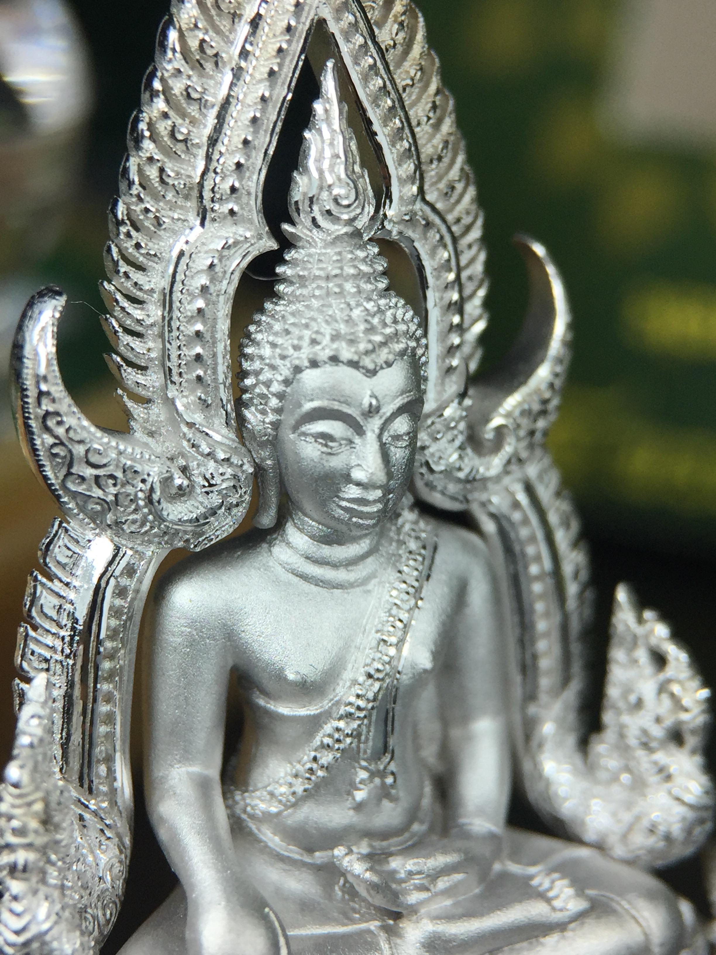 พระพุทธชินราช(จำลอง) ภปร. 84 พรรษา เนื้อเงินชุบทองคำขาว พิมพ์ใหญ่ขนาดหน้าตัก 3/4 นิ้ว(พระราชทานมวลสาร จิตรลดาและเส้นพระเจ้า(เส้นผม))รัชกาลที่9)พุทธศิลป์ทรงคุณค่าอีกหนึ่งรุ่นยอดนิยม(1ใน 3000 องค์)