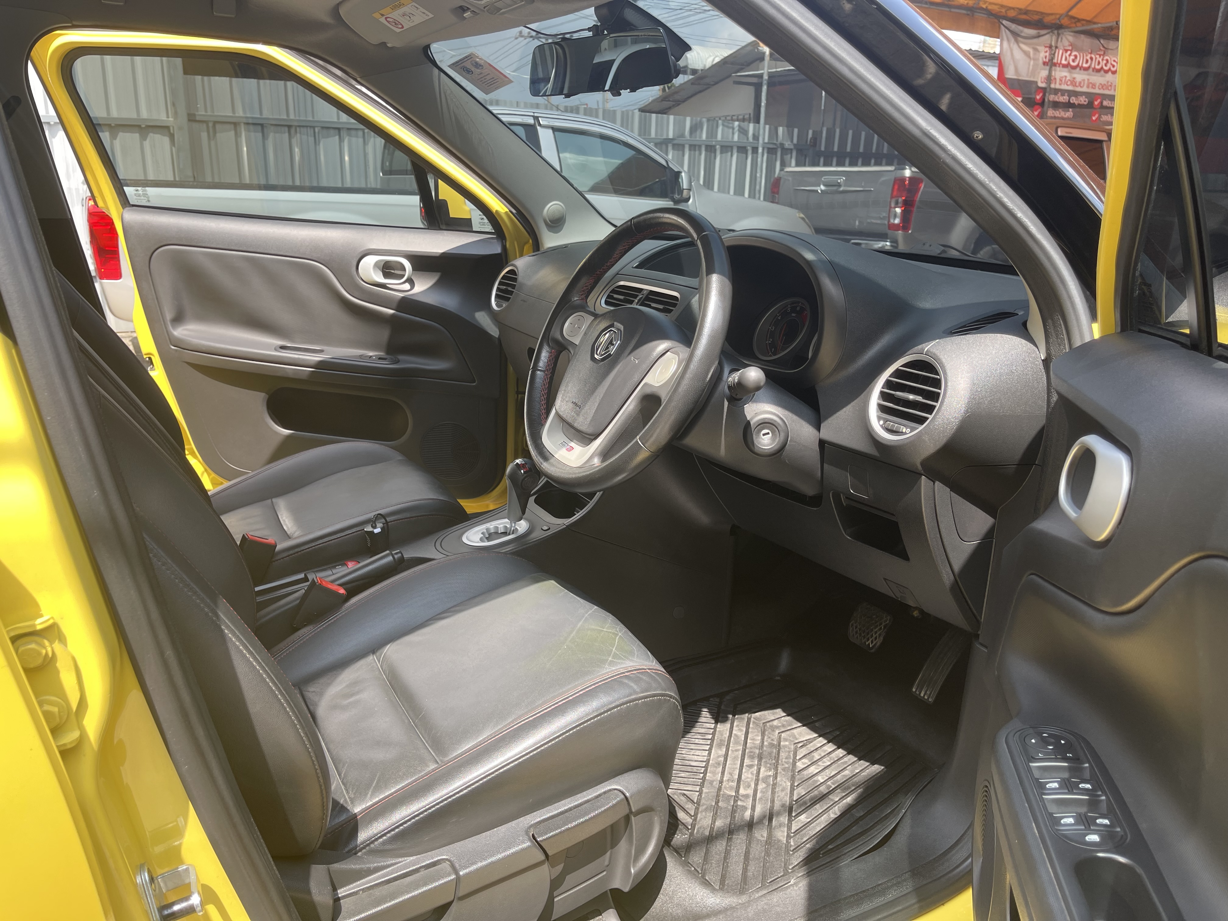 MG MG3 1.5 X (Twotone) Sunroof At 2016 เหลือง-ดำ