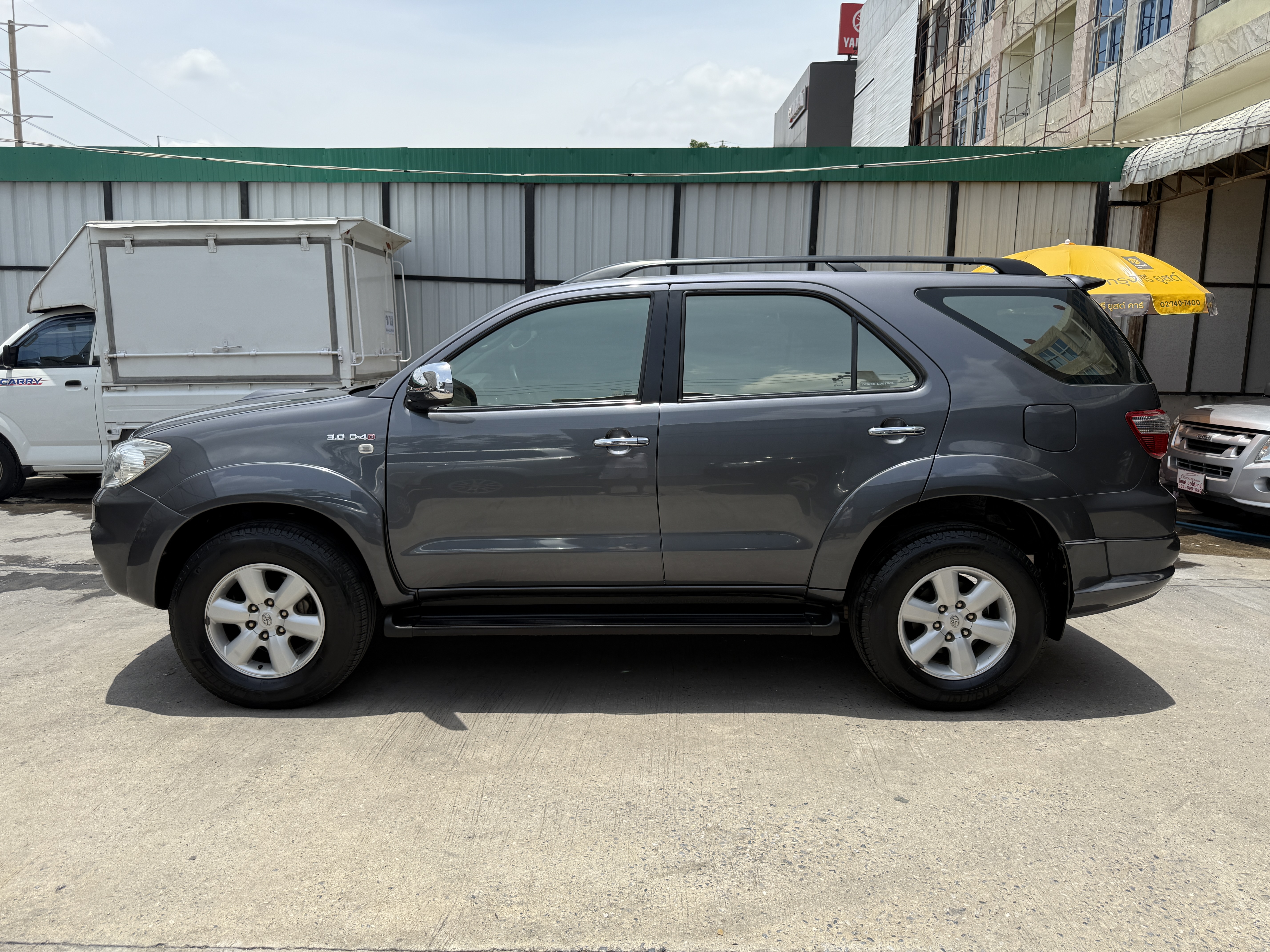 Toyota Fortuner 3.0 V 2WD At 2011 เทาดำ