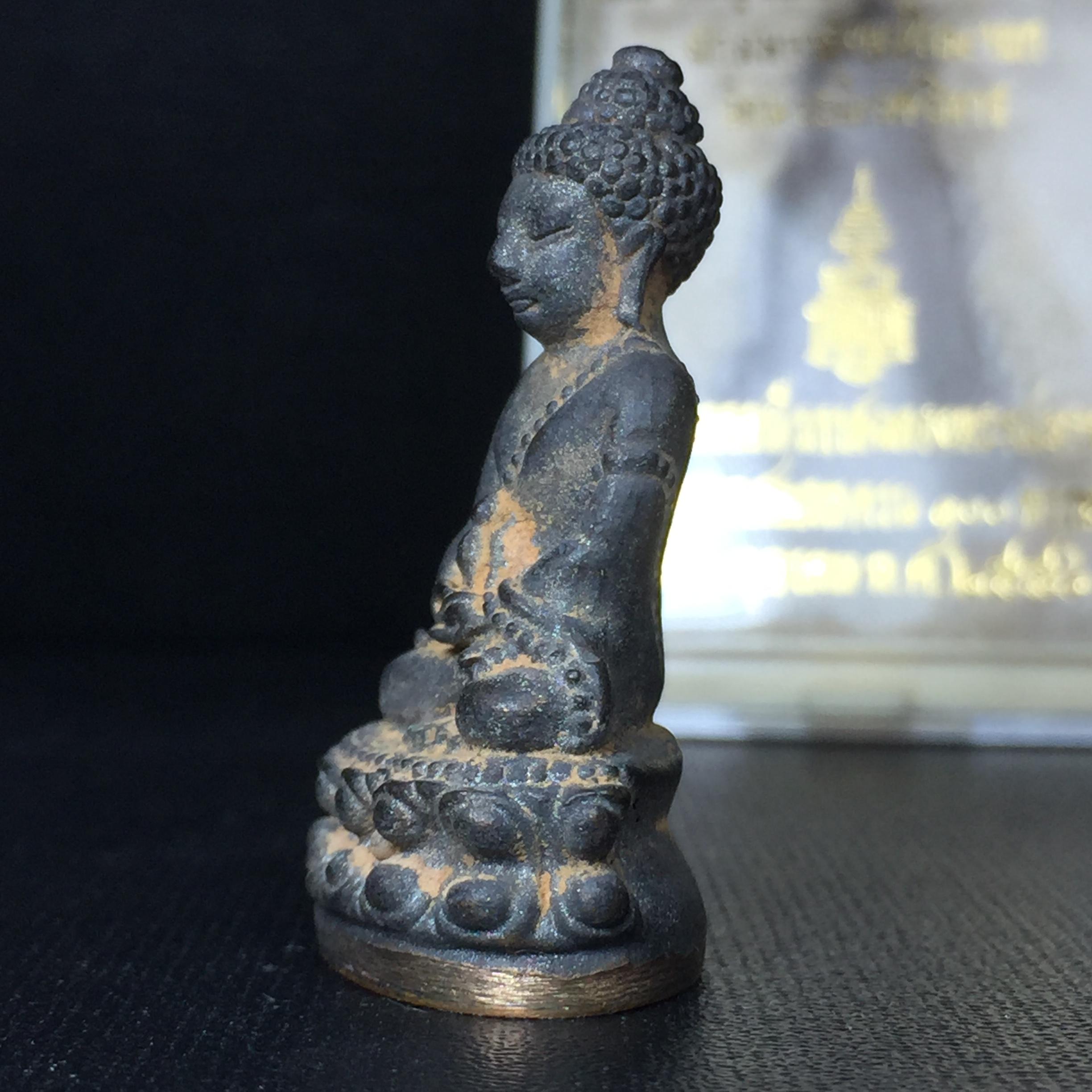 พระกริ่งชินบัญชรฉลองพระชันษา 100 ปี สมเด็จพระญาณสังวร วัดบวรนิเวศวิหาร ปี 2556 เนื้อนวโลหะผสมทองคำก้นทองแดง พิธีใหญ่ มวลสารเด่น นิยม(1 ใน 2556 องค์)