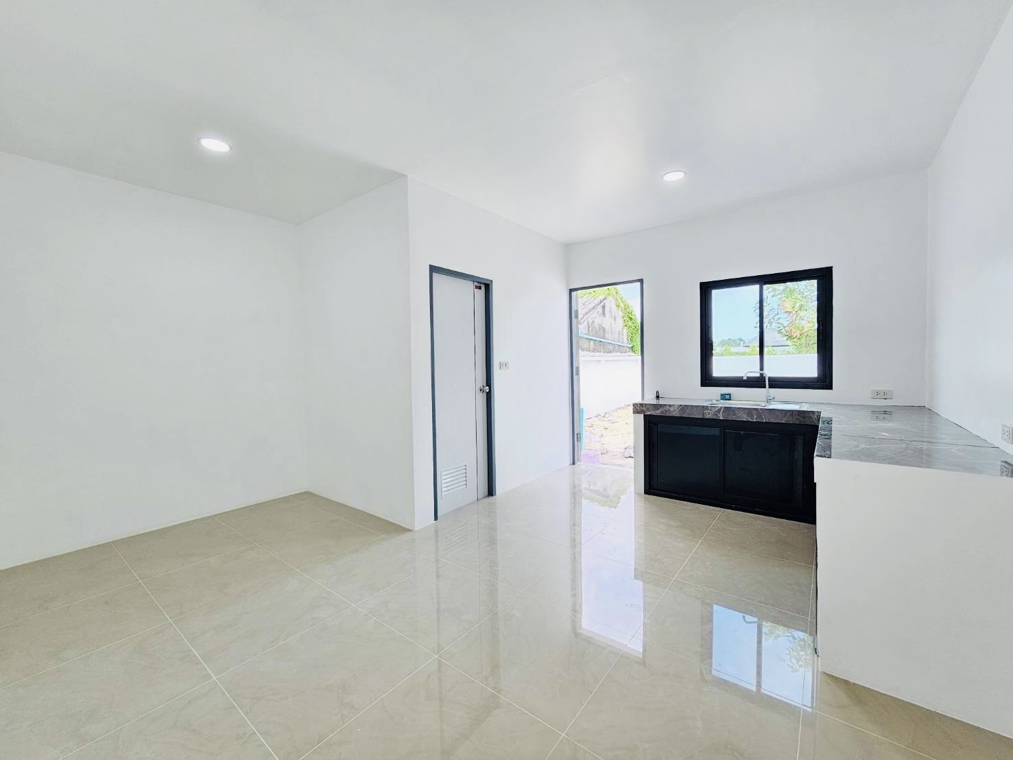 For Sale : Pasak, Luxury townhome, English style, 2 Bedrooms 1 Bathrooms