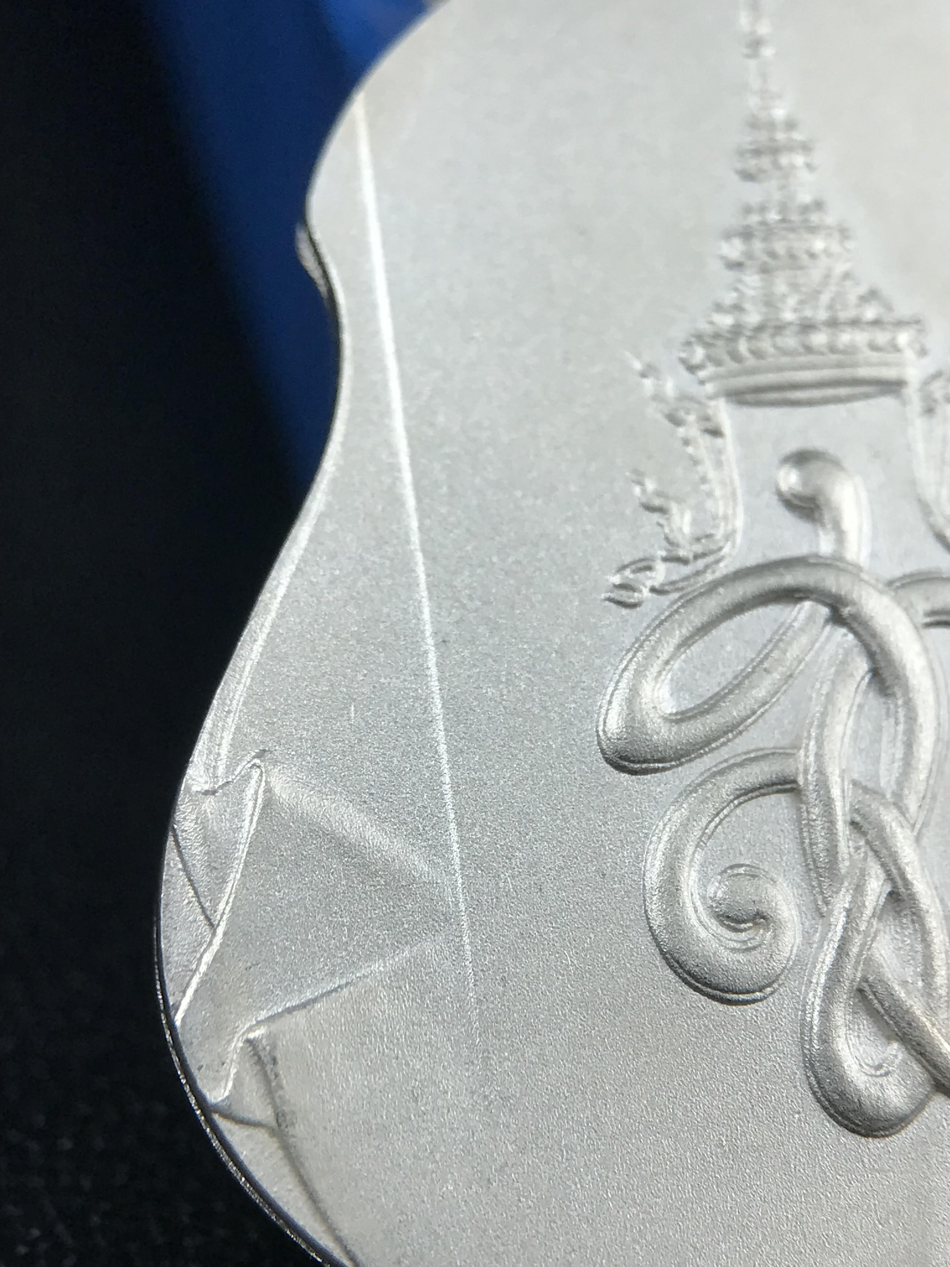 เหรียญหลวงปู่ทวด พระนามาภิไธย สก. แบบงานฉลุโบราณ(HAND MADE) ปี 2544 เนื้อเงิน(ผิวสวย) พิธีปลุกเสก ณ อุโบสถวัดช้างให้ และ พิธีมังคลาภิเษก ณ พระอุโบสถ วัดพระศรีรัตนศาสดาราม(วัดพระแก้ว) (1 ใน 2000 เหรียญ)พบเจอน้อยหายากมาก