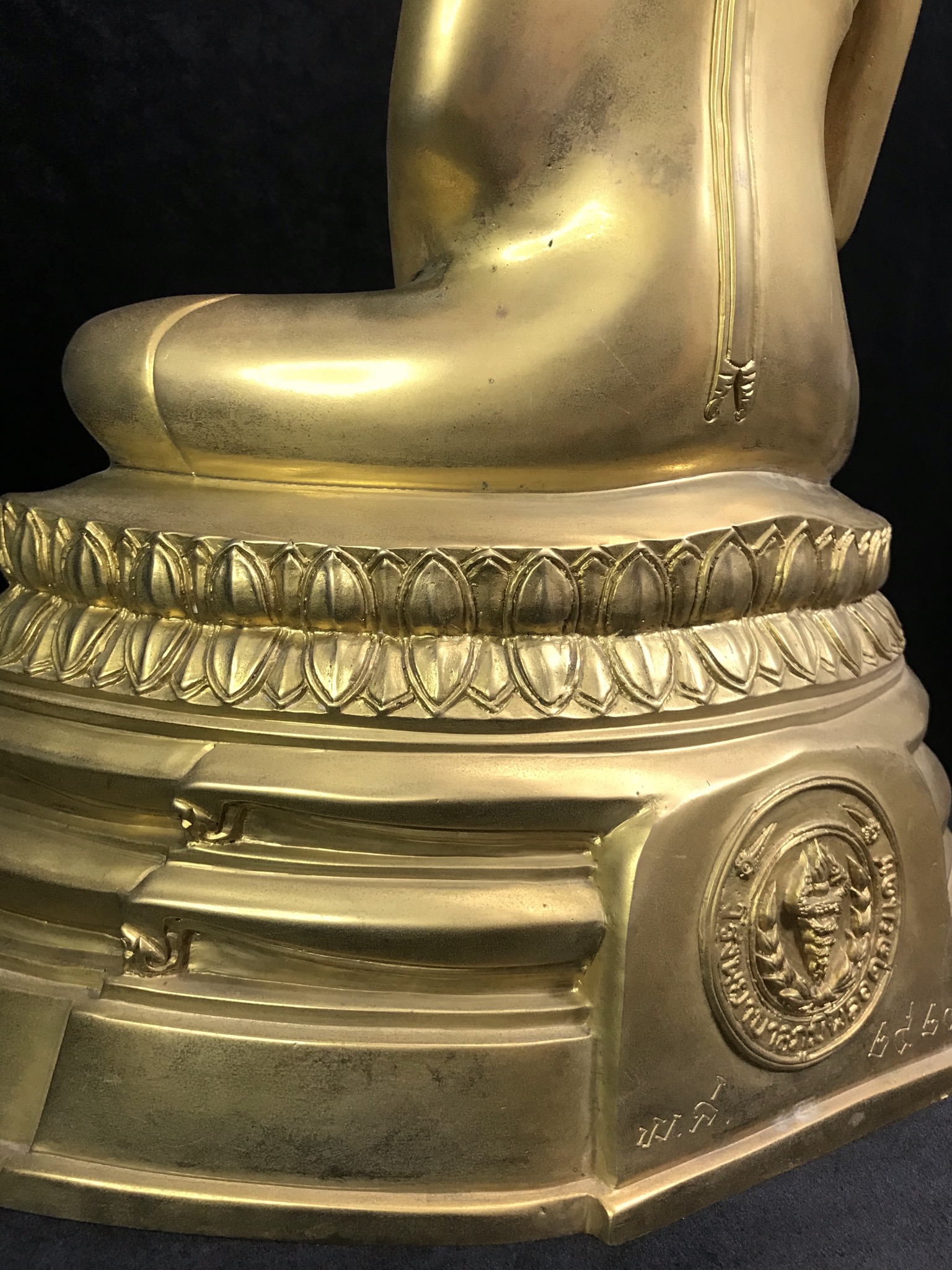 พระบูชาพระพุทธศิรมงคล ภปร. วัตถุมงคลคุ้มเกล้า ปี2524 ของมูลนิธิคุ้มเกล้า โรงพยาบาลภูมิพลจัดสร้าง ขนาดหน้าตัก 9 นิ้ว(ในหลวงทรงจุดไฟพระฤกษ์และเททอง)(พบเจอและหายากมาก)