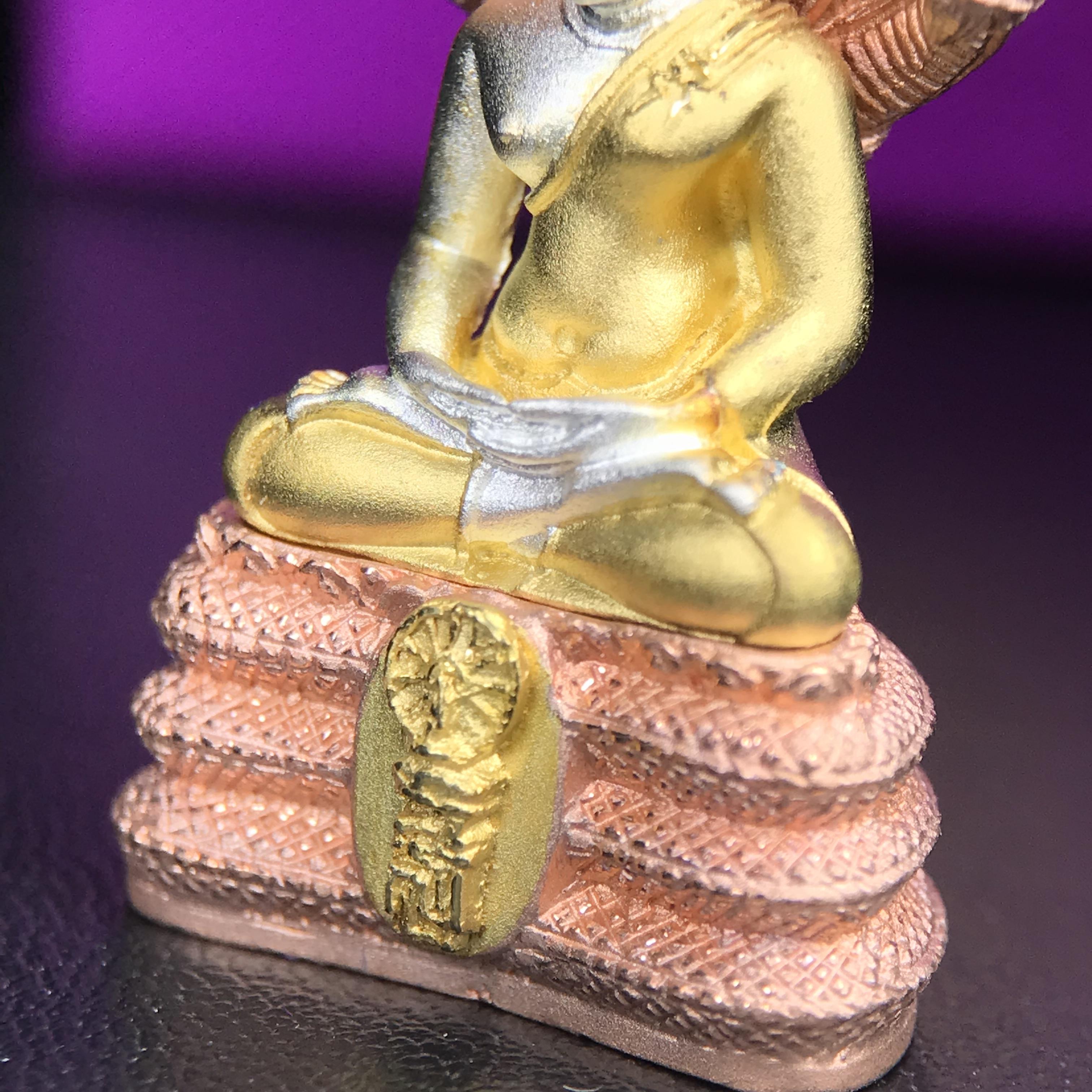 พระนาคปรก สธ. รุ่นสร้างพระอุโบสถเฉลิมพระเกียรติ 4 รอบ 84 พรรษา สมเด็จพระเทพรัตนราชสุดาฯ วัดบวรนิเวศวิหาร ปี 2543 พิมพ์ใหญ่ เนื้อเงินบริสุทธิ์ ชุบสามกษัตริย์แบบพ่นทรายขัดเงาบางส่วน(สภาพ สวย )พิธีใหญ่ พุทธศิลป์งดงาม หายาก (1 ใน 1999 องค์)