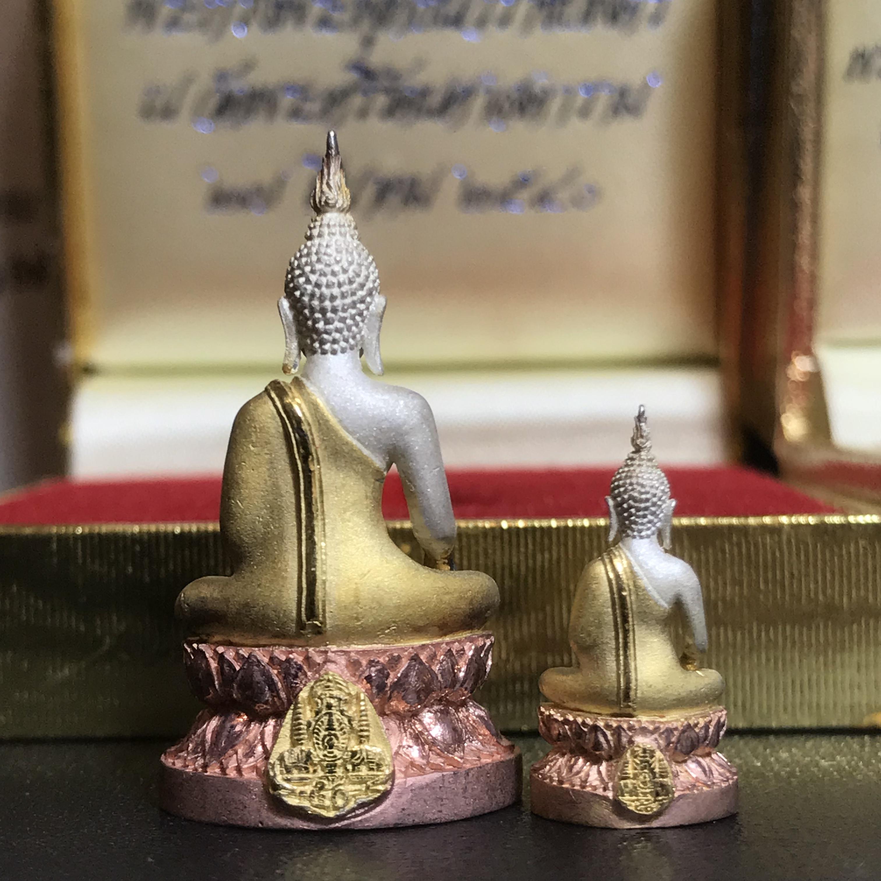 พระกริ่ง-พระชัยวัฒน์พระพุทธนวราชบพิตร ปี2540 เนื้อเงินสามกษัตริย์พร้อมกล่องบรรจุเดิม(รวม2องค์)