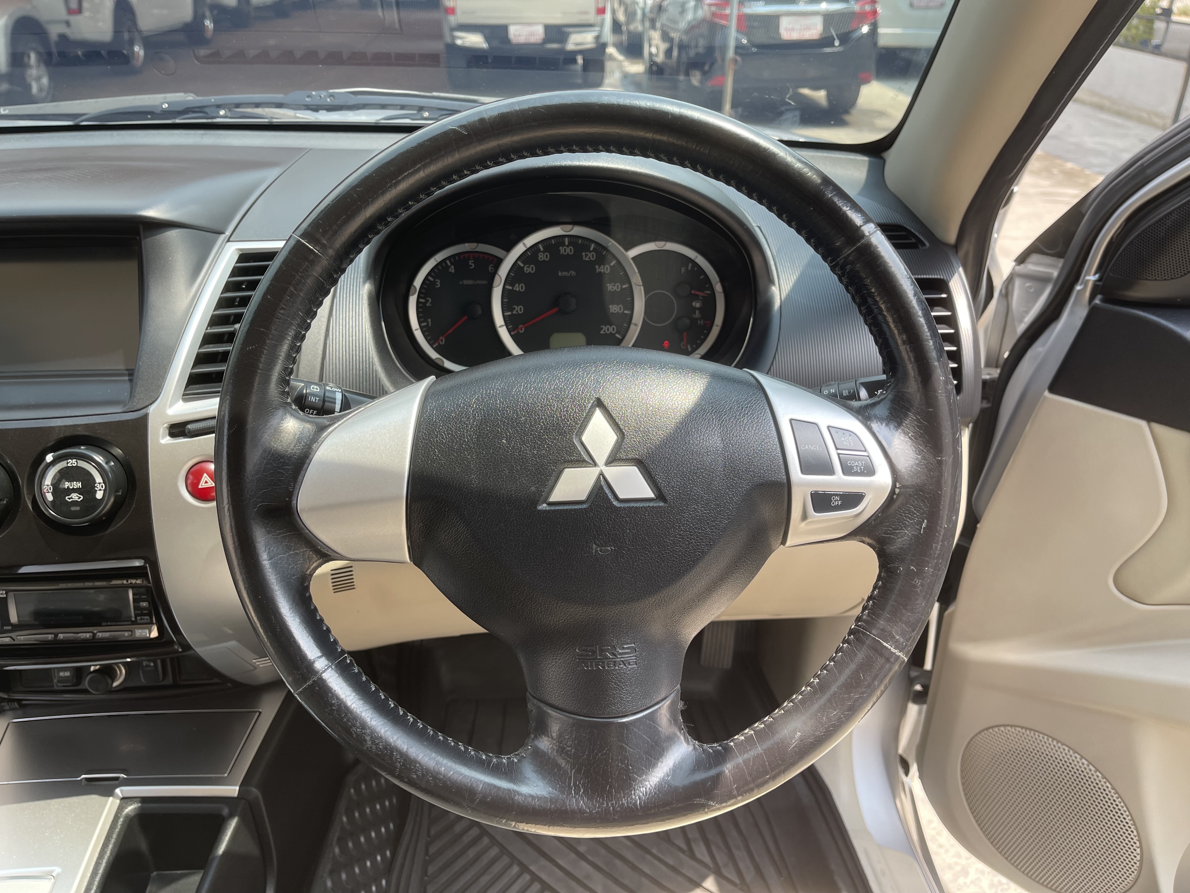 Mitsubishi Pajero Sport 2.5 GT 2WD At 2011 เงิน