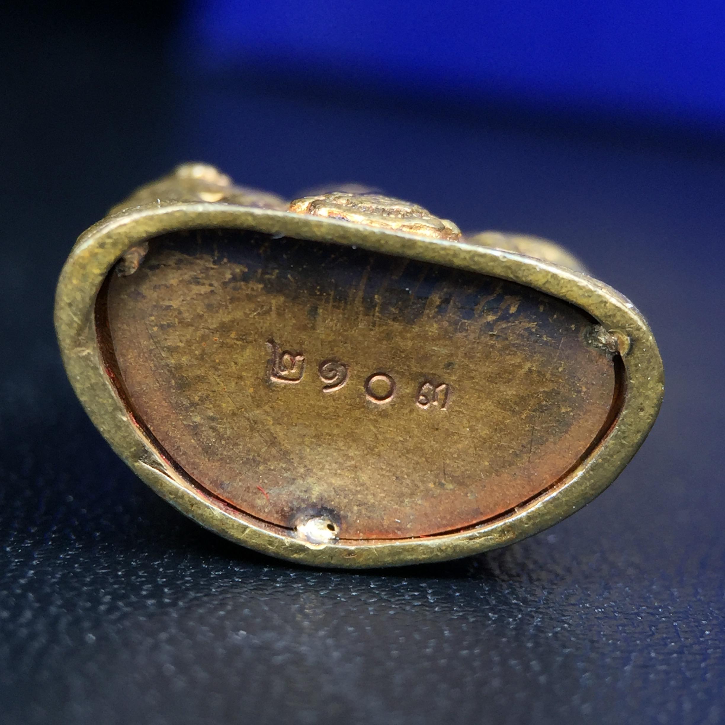 พระกริ่งไพรีพินาศ เฉลิมพระเกียรติ พระบาทสมเด็จพระเจ้าอยู่หัวรัชกาลที่9 พระชนมพรรษา 6 รอบ ปี2542เนื้อสัมฤทธิ์(บรรจุเหล็กไหล)ดีนอก-ดีใน(องค์นี้เป็นเนื้อสัมฤทธิ์ พิเศษกรรมการ ตอก 2 โค๊ต หมายเลข ๒๑๐๓)หายาก