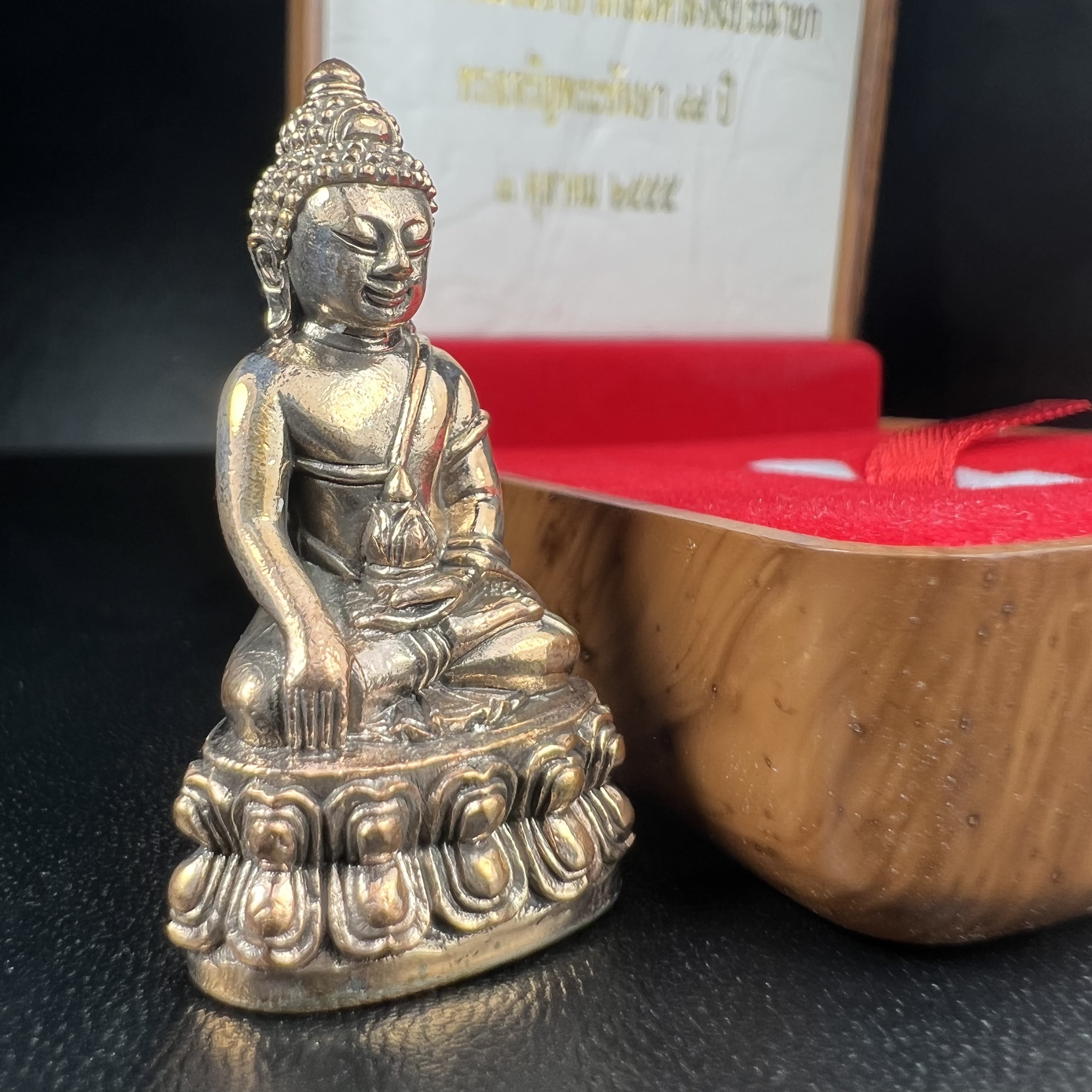 พระกริ่งที่ระลึก สมเด็จพระญาณสังวร สมเด็จพระสังฆราช สกลมหาสังฆปริณายก ทรงเจริญพระชันษา 99 ปี 3 ตุลาคม 2555 วัดบวรนิเวศวิหาร(ทรงพระราชทานใต้ฐานองค์พระกริ่งบรรจุเส้นพระเกศา)(1 ใน 999 องค์)