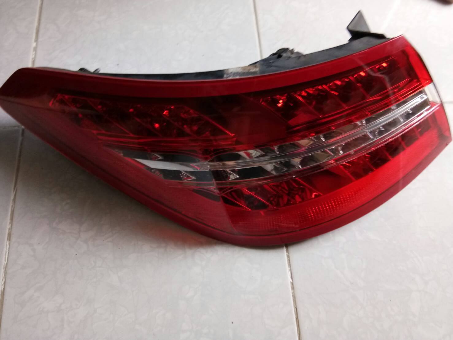 ไฟท้ายLED BENZ W207