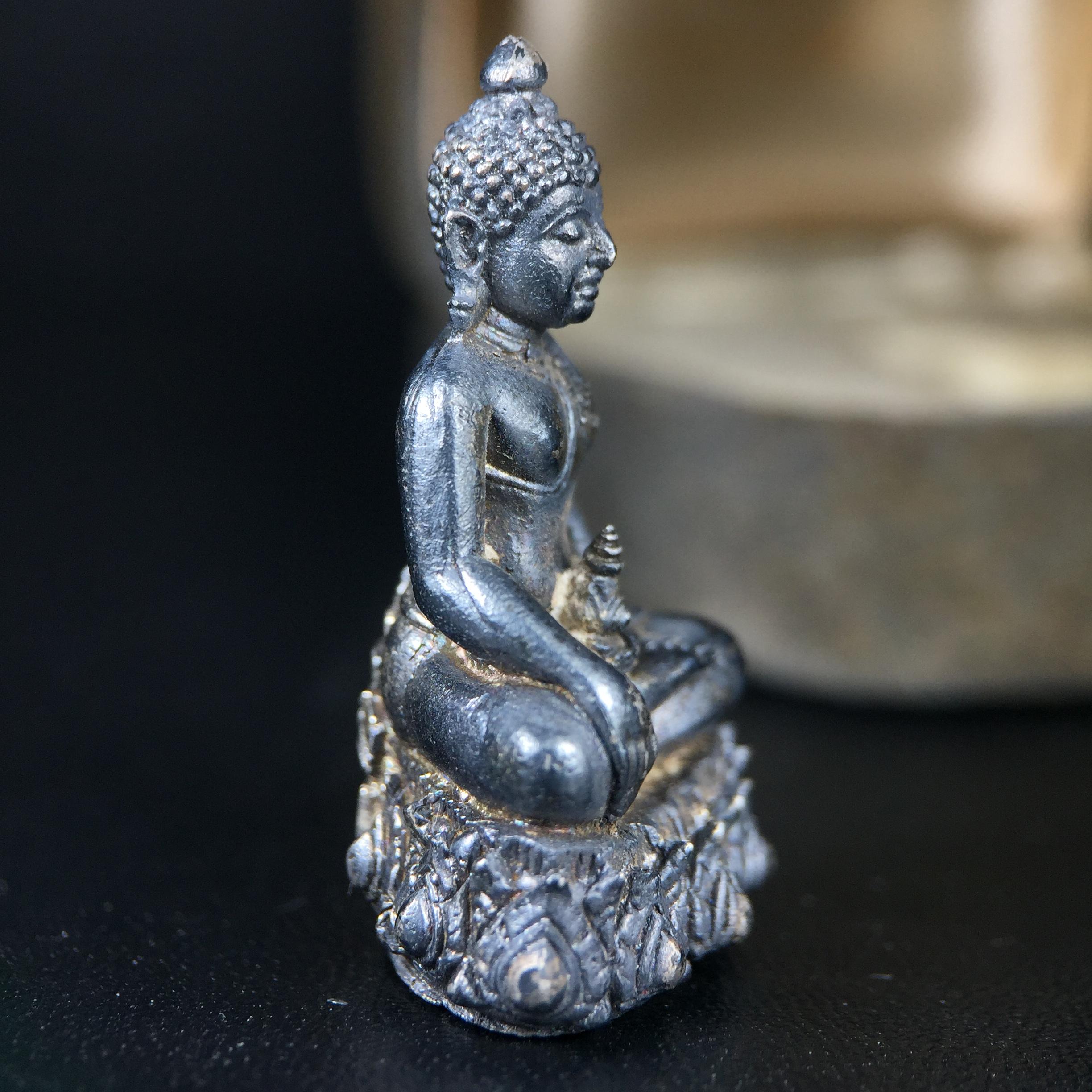 พระกริ่งวาสนา 80 พรรษา สมเด็จพระสังฆราช (วาสน์) วัดราชบพิธฯ ปี2521 เนื้อเงิน(ตอกหมายเลข)(ตอกโค๊ตพระปิดตา) โดยมีหลวงปู่โต๊ะ วัดประดู่ฉิมพลีร่วมปลุกเสก สภาพผิวเดิม สวยจัด แชมป์ๆพร้อมกล่องบรรจุเดิม(หายาก)