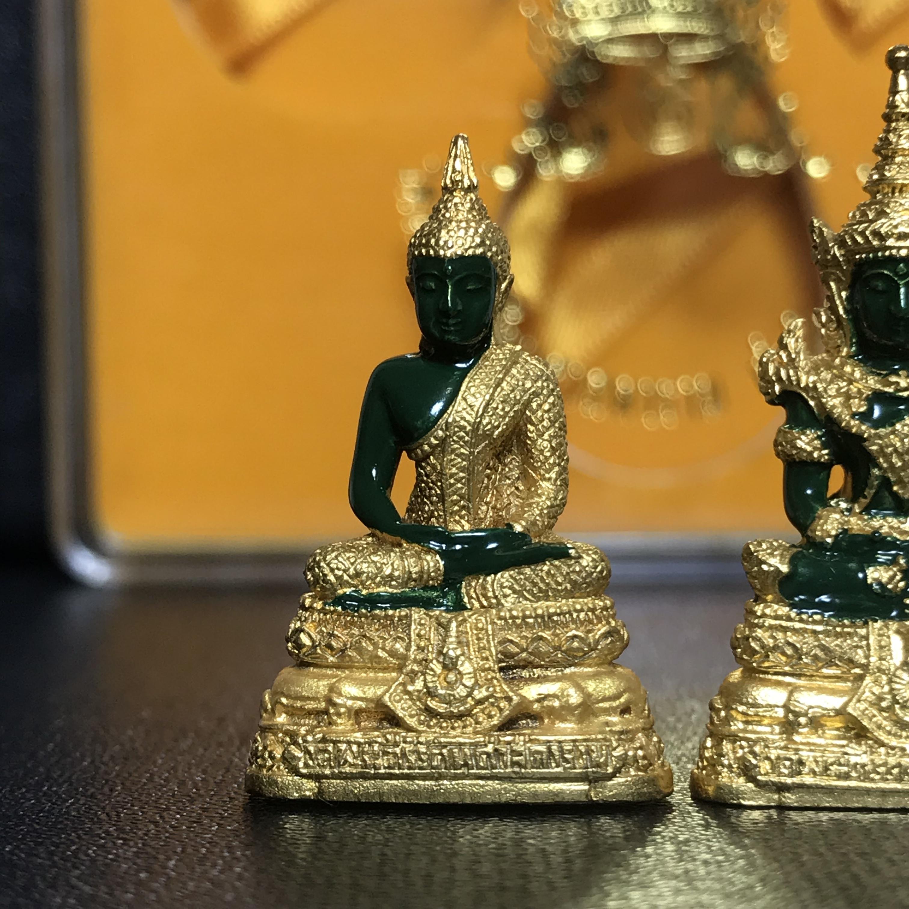 พระพุทธมหามณีรัตนปฏิมากร(พระแก้วมรกต) วัดพระศรีรัตนศาสดาราม สำนักพระราชวัง จัดสร้าง ชุด3 ฤดู ร้อน ฝน หนาว(บรรจุมวลสารใต้ฐาน)