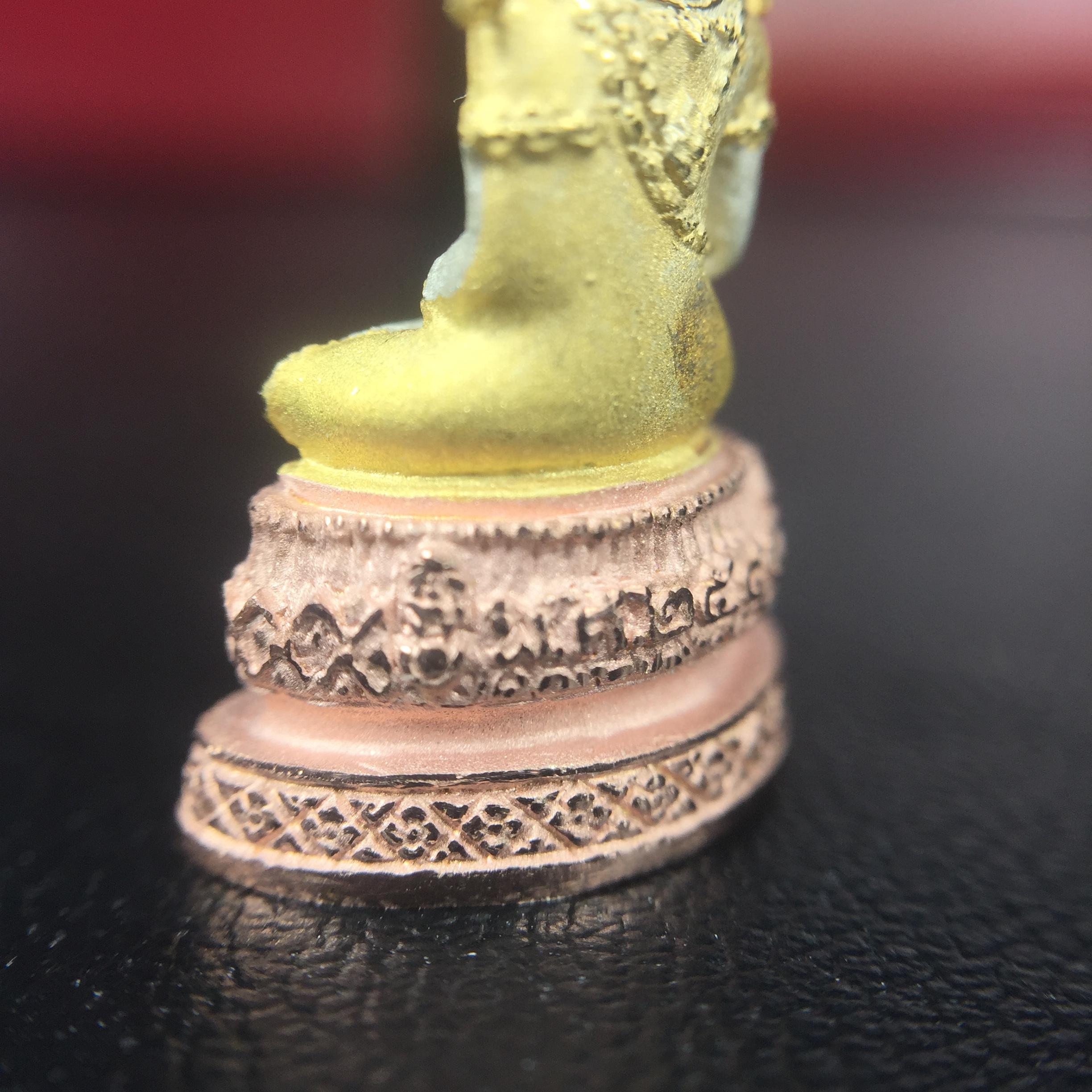 พระแก้วมรกต ภปร.(รุ่นแรก) ปี2545 รุ่นฉลองกรุงรัตนโกสินทร์ครบ 220 ปี เนื้อเงินสามกษัตริย์ พิมพ์เล็ก หล่อลอยองค์