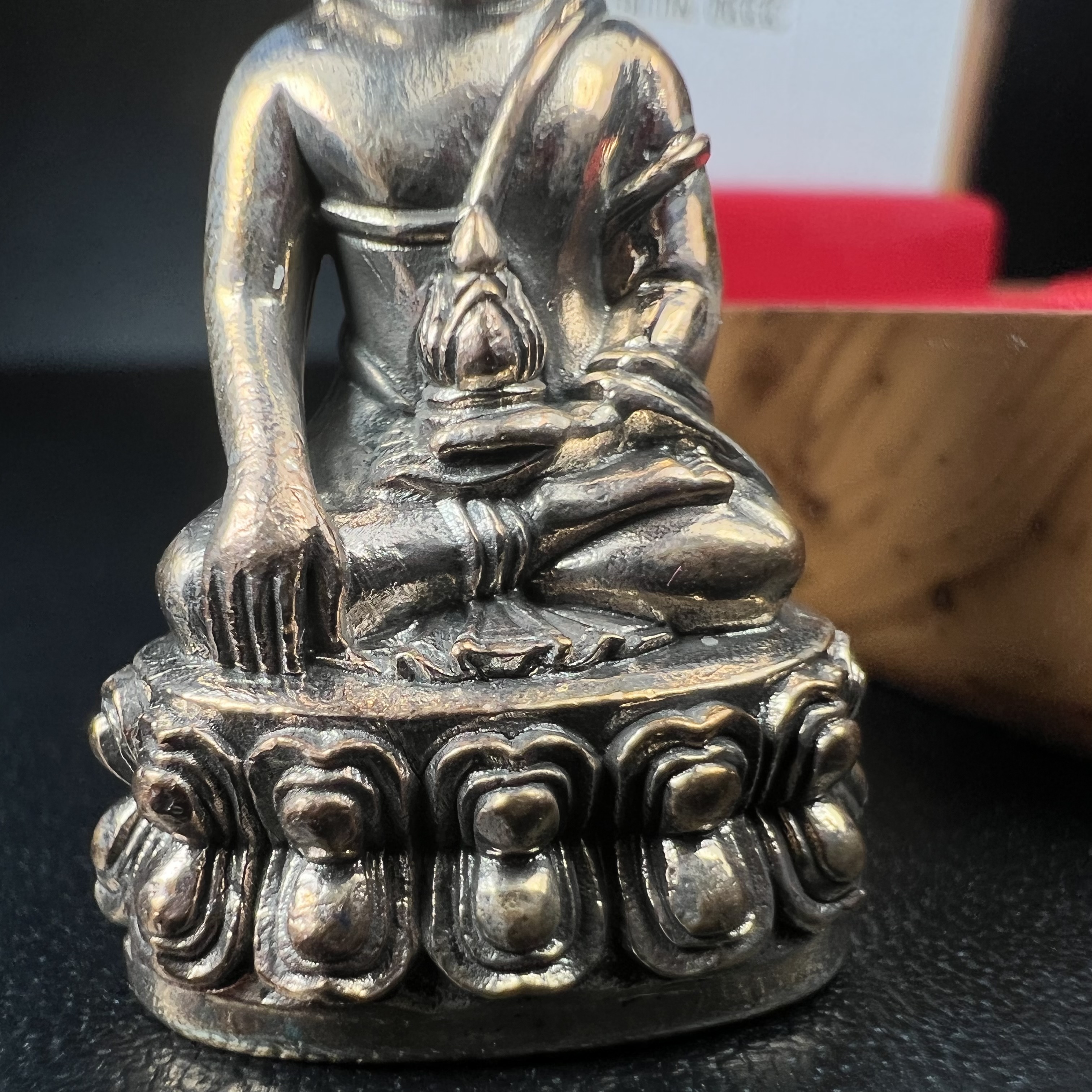 พระกริ่งที่ระลึก สมเด็จพระญาณสังวร สมเด็จพระสังฆราช สกลมหาสังฆปริณายก ทรงเจริญพระชันษา 99 ปี 3 ตุลาคม 2555 วัดบวรนิเวศวิหาร(ทรงพระราชทานใต้ฐานองค์พระกริ่งบรรจุเส้นพระเกศา)(1 ใน 999 องค์)