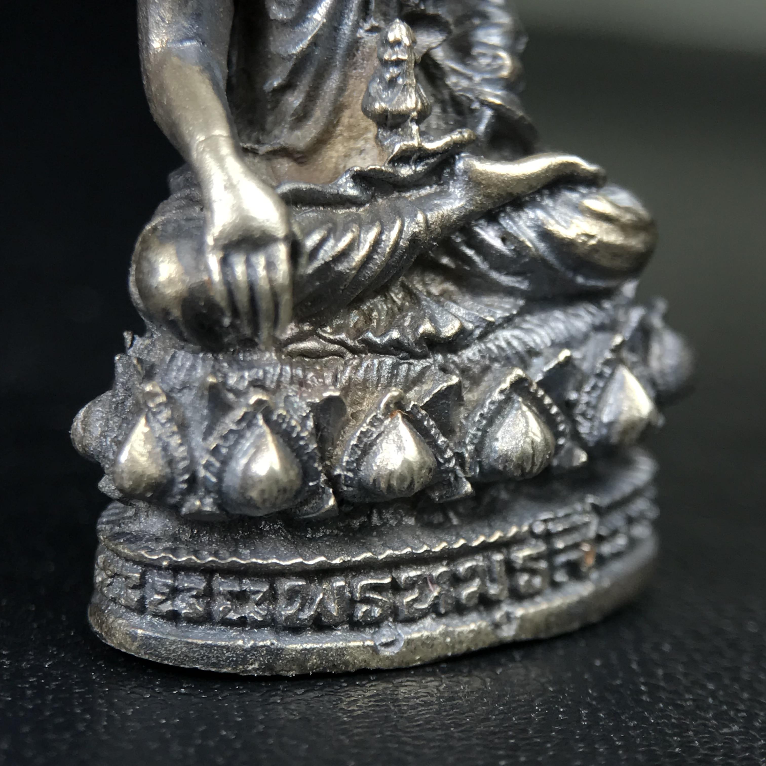 พระกริ่งพรหมรังสี อนุสรณ์ 190 ปี สมเด็จพระพุฒาจารย์ โต วัดอินทรวิหาร ปี2521 เนื้อเงิน(ผิวเดิมเข้มขลัง)พิธีมหาพุทธาภิเษกครั้งยิ่งใหญ่ พิธีสรรพสิทธิชัยไพรีพินาศมหามังคลาภิเษก หมายถึงฤกษ์การปลุกเสกที่เน้นด้านโชคลาภ มีชัยชนะต่อศัตรูการค้า การงาน(รุ่นนี้แนะนำ)