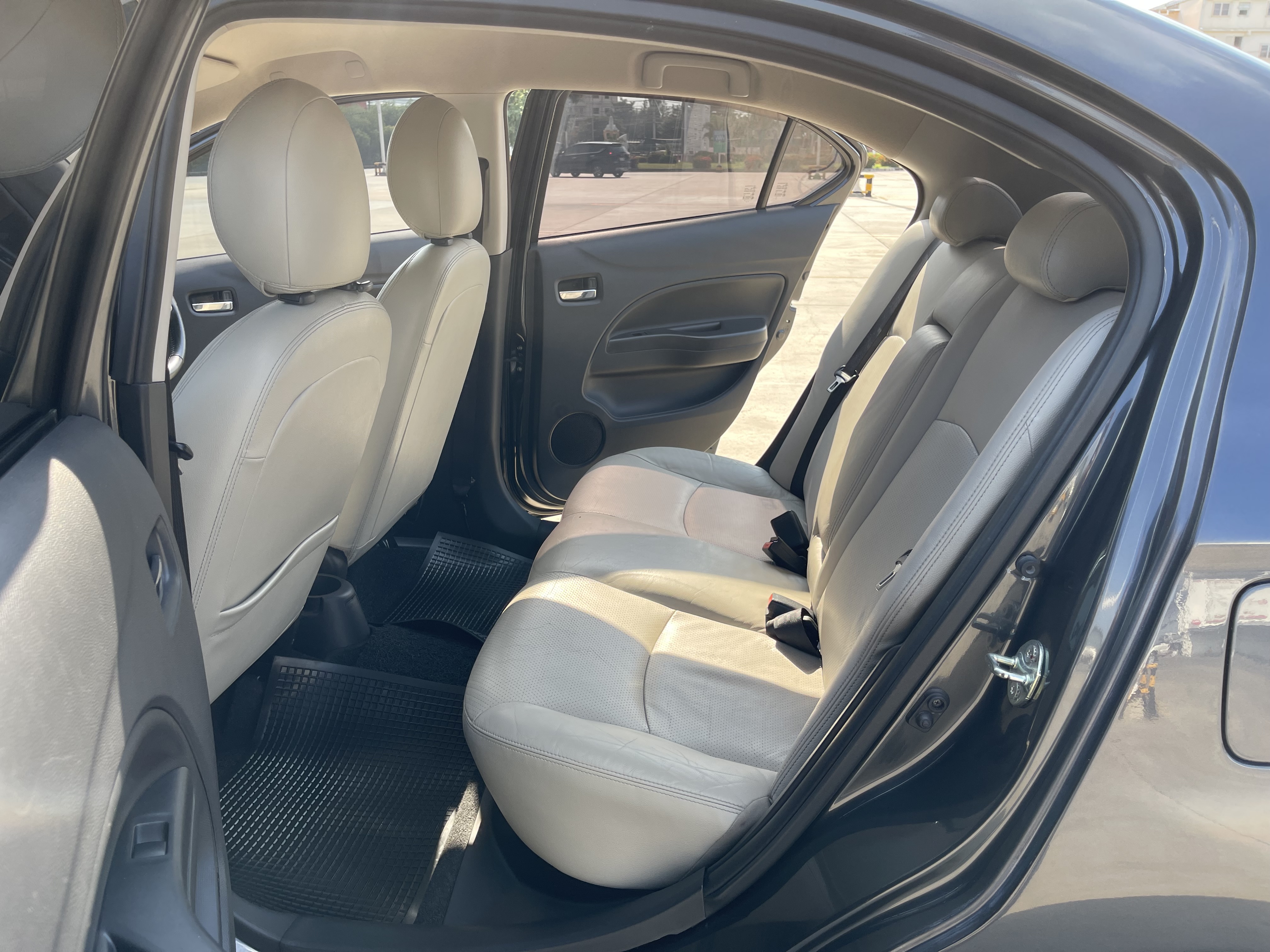 Mitsubishi Attrage 1.2 GLS Limited At 2015 เทาดำ