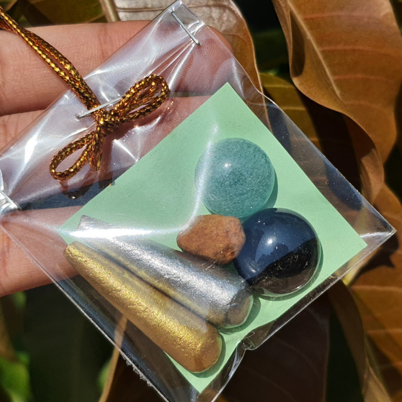 ของชำร่วย ชุดของชำร่วย สากเงิน สากทอง ไหลน้ำพี้ ไหลดำ ไหลน้ำพี้สีเขียว แร่เหล็กน้ำพี้ ไหลเขียว ไหลน้ำพี้สีดำ