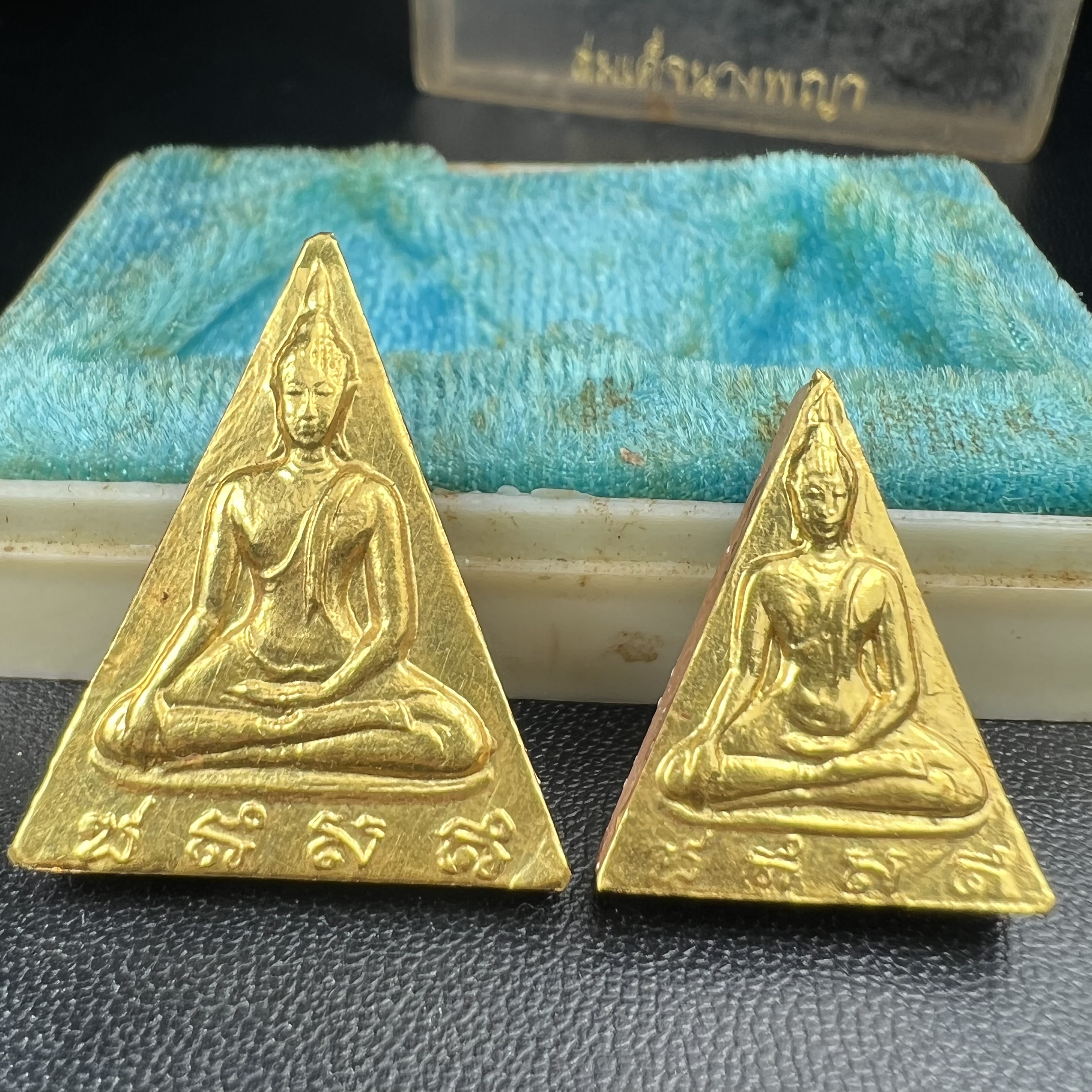 พระสมเด็จนางพญา สก. วัดบวรนิเวศวิหาร ปี2519 ชุดพิเศษกรรมการ หน้ากากทองคำ พิมพ์ใหญ่-เล็กกล่องบรรจุเดิม(ในหลวงรัชกาลที่9และสมเด็จพระราชินี เสด็จร่วมในพิธี)(พิธีใหญ่)(มวลสารดี)(พบเจอและหายากที่สุดในรุ่น)