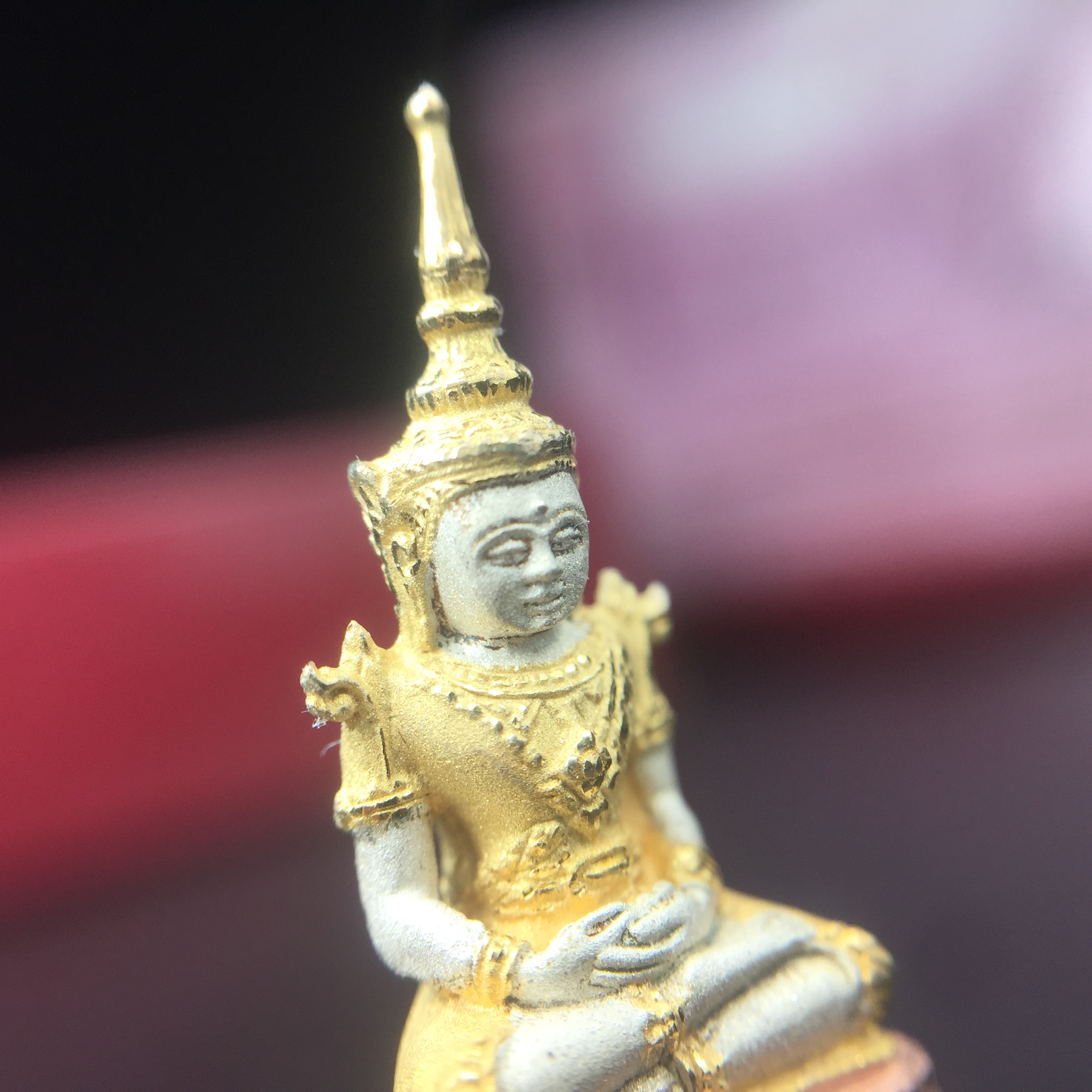 พระแก้วมรกต ภปร.(รุ่นแรก) ปี2545 รุ่นฉลองกรุงรัตนโกสินทร์ครบ 220 ปี เนื้อเงินสามกษัตริย์ พิมพ์เล็ก หล่อลอยองค์