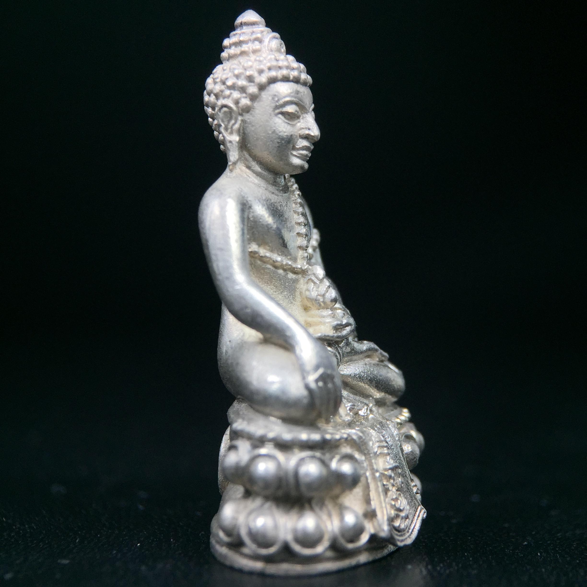 พระกริ่งศิรากาศ ภปร.(พระกริ่งคุ้มเกล้า)วัตถุมงคล"คุ้มเกล้าฯ" มูลนิธิ “คุ้มเกล้า” ในพระบรมราชูปถัมภ์ จัดสร้าง โรงพยาบาลภูมิพล เนื้อเงิน(พิมพ์หน้าไทย)(สภาพผิวสวย)(รัชกาลที่9เสด็จเททอง)(พิธีใหญ่)(นิยม)