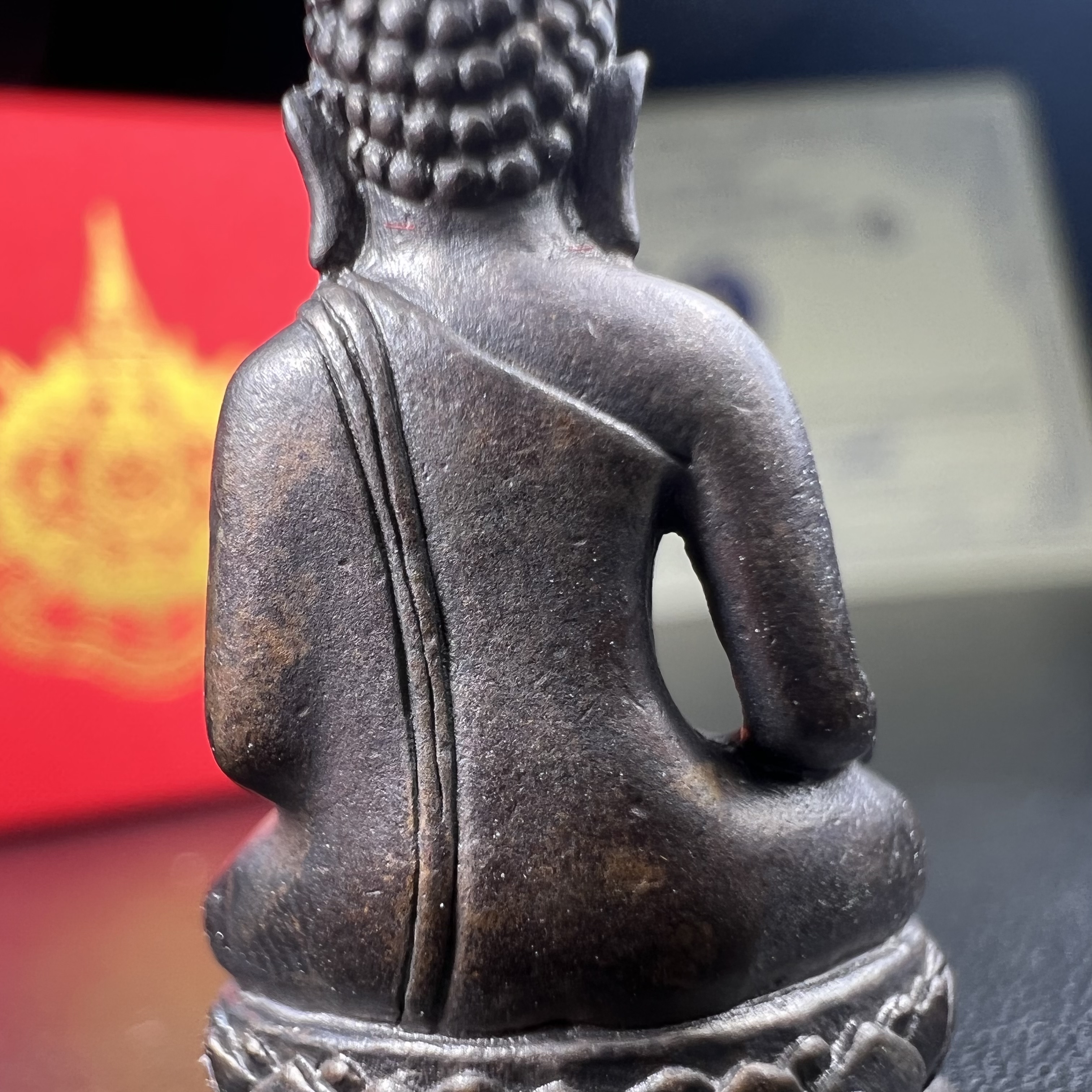 พระกริ่งไพรีพินาศ เฉลิมพระเกียรติ พระบาทสมเด็จพระเจ้าอยู่หัวรัชกาลที่9 พระชนมพรรษา 6 รอบ ปี2542 เนื้อนวโลหะผสมทองคำ(บรรจุเหล็กไหล)ดีนอก-ดีใน***องค์นี้สภาพสวยครบสมบูรณ์ มาพร้อมกล่องเดิมและใบรับรองจากผู้จัดสร้างแบบนี้หายากมาก***