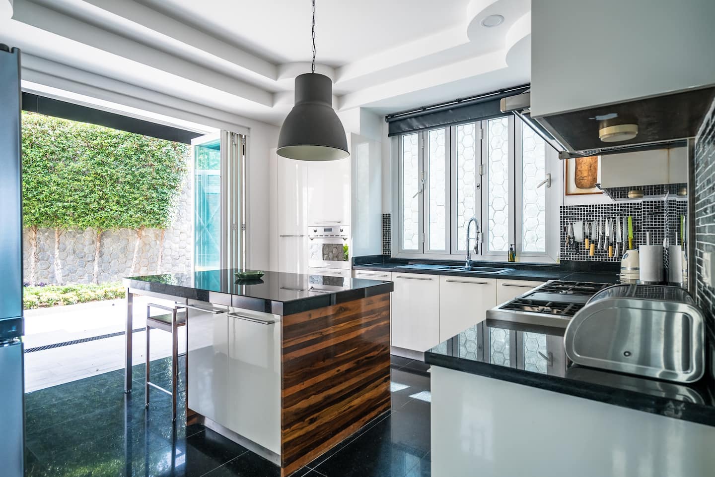 For Sale : Patong Private Pool Villa, 4 bedrooms 4 Bathrooms, Sea view.