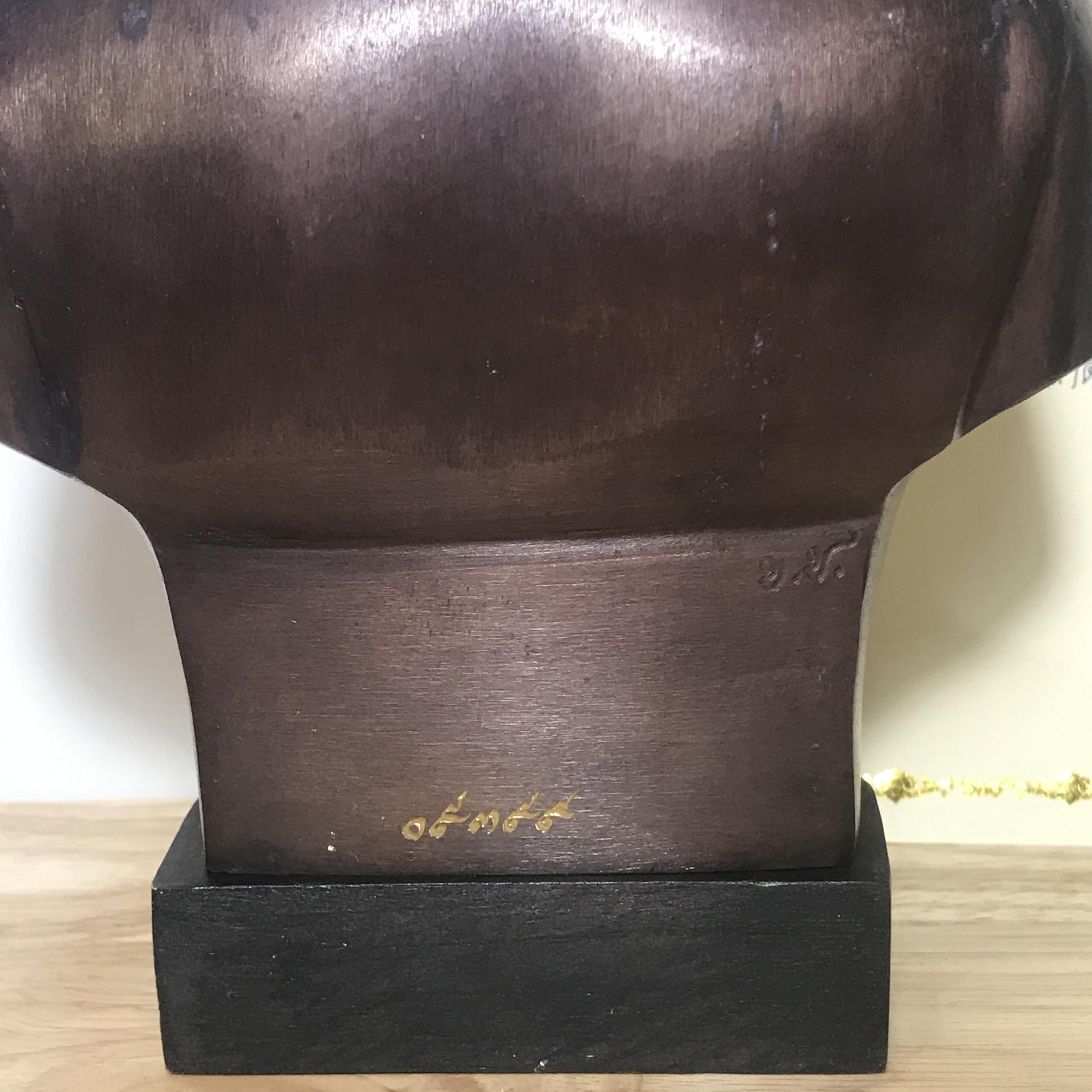 พระบรมรูปหล่อในหลวง ร.9 กรมราชองครักษ์ รุ่น 2 ปี 2539(นิยมหายาก)พร้อมใบรับรองเดิม(สภาพสวยสมบูรณ์เก็บเก่าเดิมอยู่ในถุงซีนและกล่องบรรจุเดิม)องค์หมายเลข 09399