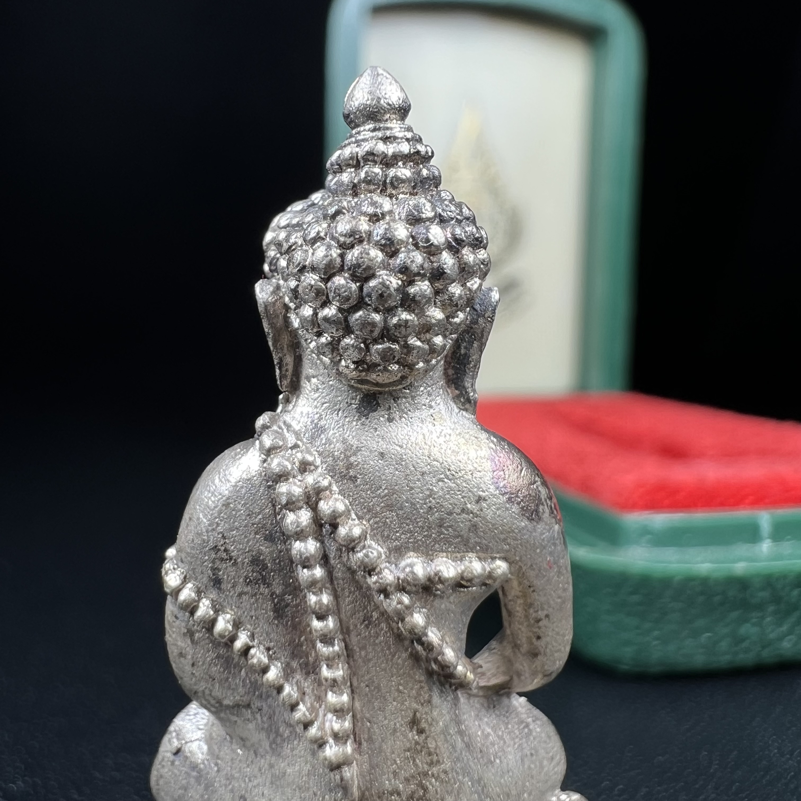 พระกริ่งวาสนาสมเด็จพระสังฆราช(วาสน์)วัดราชบพิธฯ ปี2531 เนื้อเงิน สร้างเป็นที่ระลึกในคราวที่สมเด็จพระอริยวงศาคตญาณ สมเด็จพระสังฆราช(วาสน์ วาสโน)มีพระชนมายุครบ90พรรษา(ในหลวง ร.9 เสด็จในพิธี)งานแกะแม่พิมพ์โดย นายช่างเกษม มงคลเจริญ)(1 ใน 191 องค์)หายาก