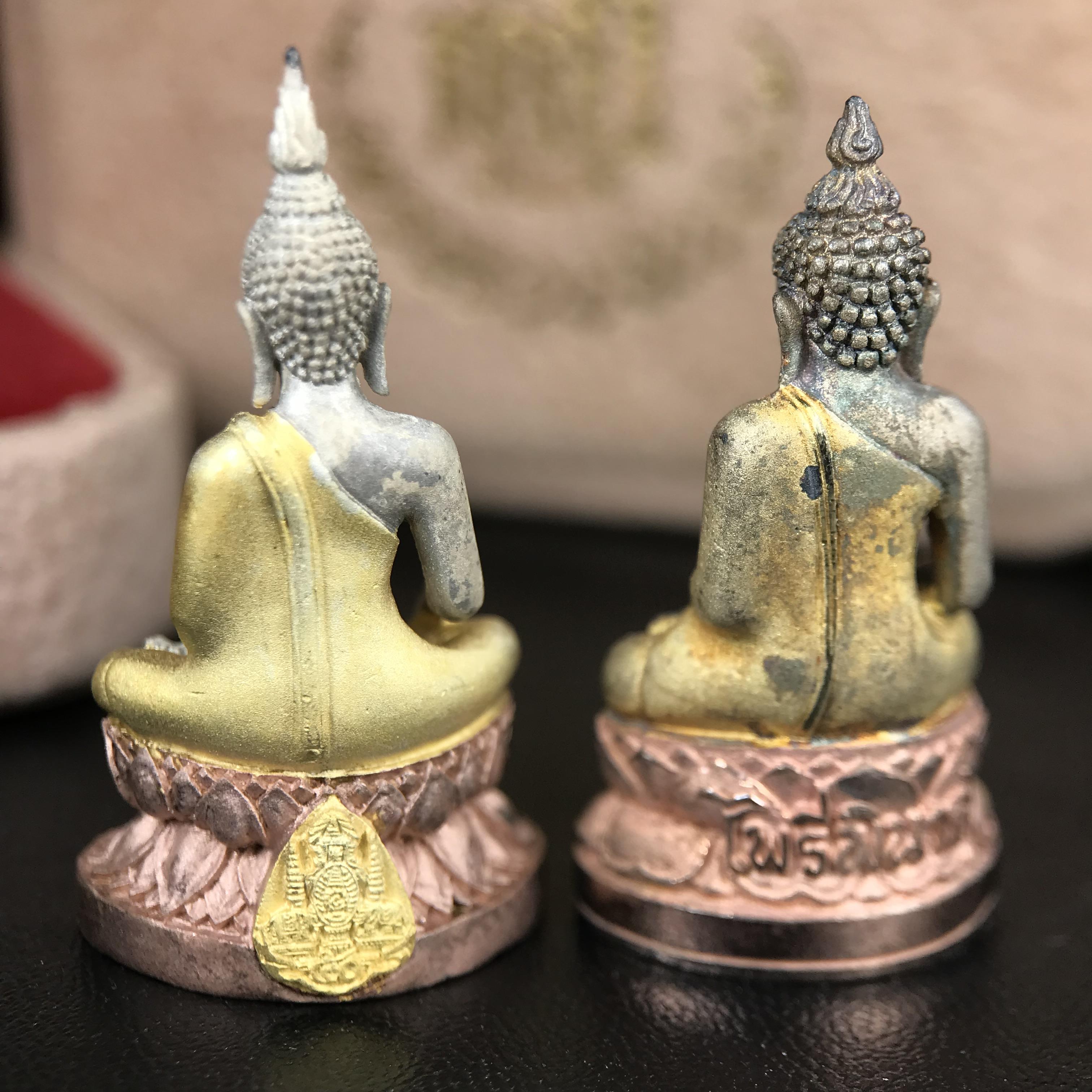 พระกริ่งพระพุทธนวราชบพิตร+พระกริ่งไพรีพินาศ ตรากาญจนาภิเษกครองสิริราชสมบัติครบ 50 ปี รัชกาลที่9 ปี2540 เนื้อเงินสามกษัตริย์(ผิวเดิมสวย ครบ สมบูรณ์)พร้อมกล่องบรรจุเดิมครบ ***ครบชุดพระราชทานทั้งสององค์ นานทีจะมีมาคู่กันครับ(หายาก)***