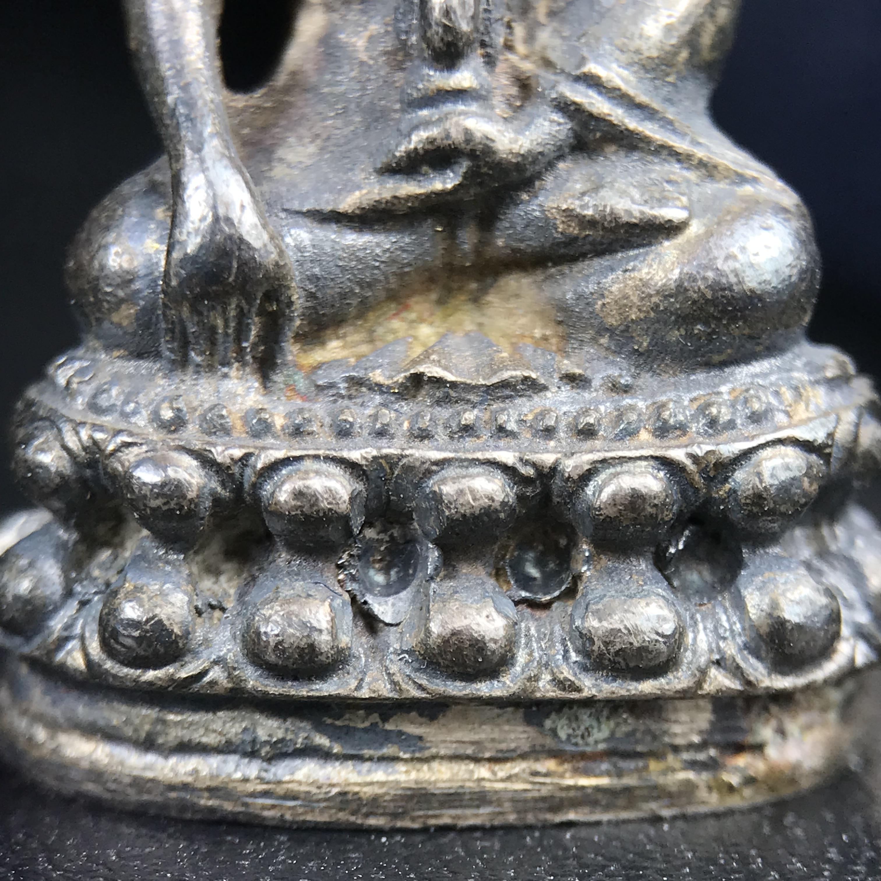 พระกริ่งศาสดา ภปร. วัดบวรนิเวศวิหาร ปี 2532 จัดสร้างในโอกาสสองทศวรรษรามาธิบดี เพื่อศูนย์การแพทย์สิริกิติ์ เนื้อเงิน(ผิวเดิมกลับดำสวยงาม) (พิธีใหญ่ มวลสารมงคล สวยงามเข้มขลัง)สมเด็จพระญาณสังวร สมเด็จพระสังฆราชฯเสด็จเททอง