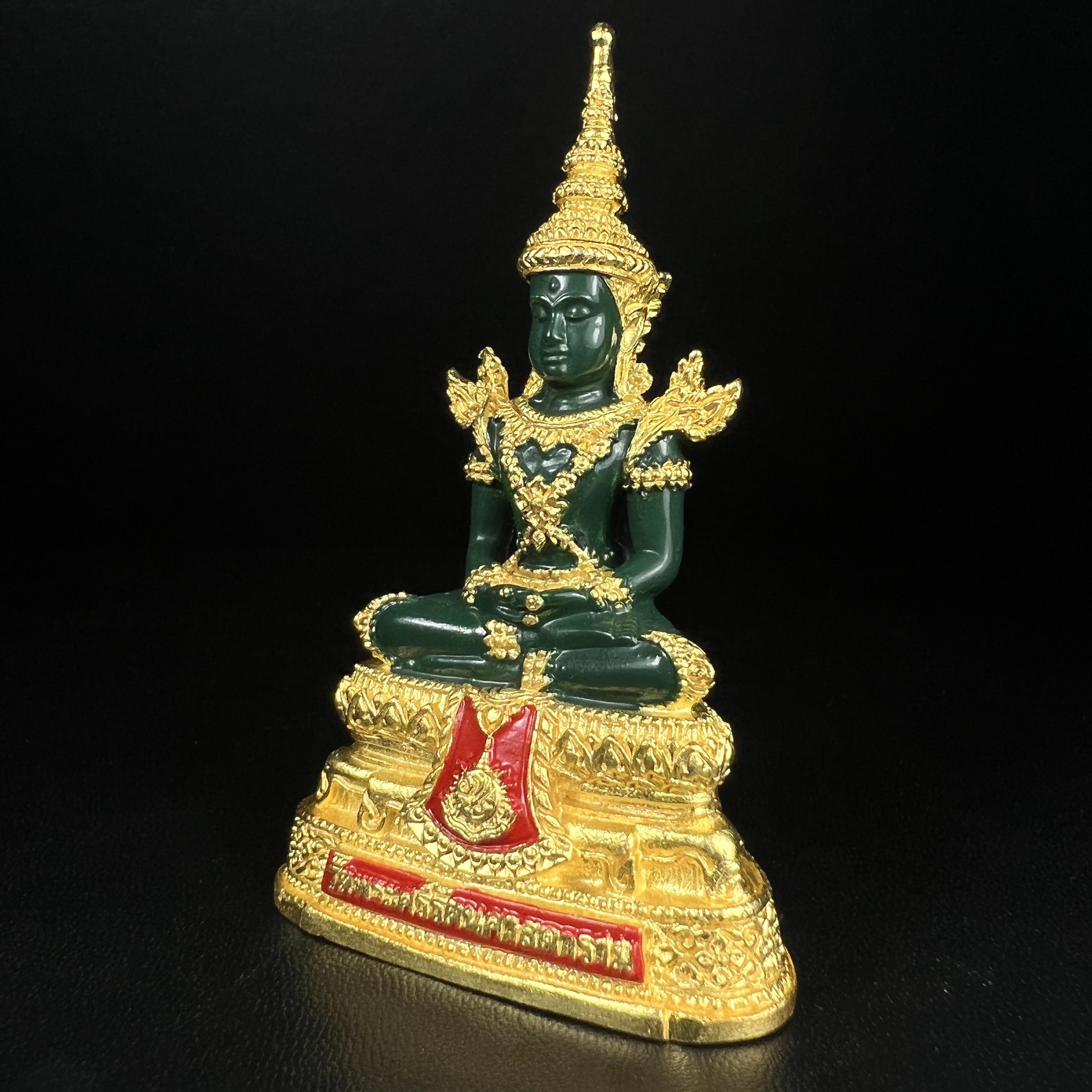 พระพุทธมหามณีรัตนปฏิมากร(พระแก้วมรกต) วัดพระศรีรัตนศาสดาราม สำนักพระราชวัง จัดสร้าง ฤดูร้อน หน้าตัก 2 นิ้ว(บรรจุมวลสารใต้ฐาน)